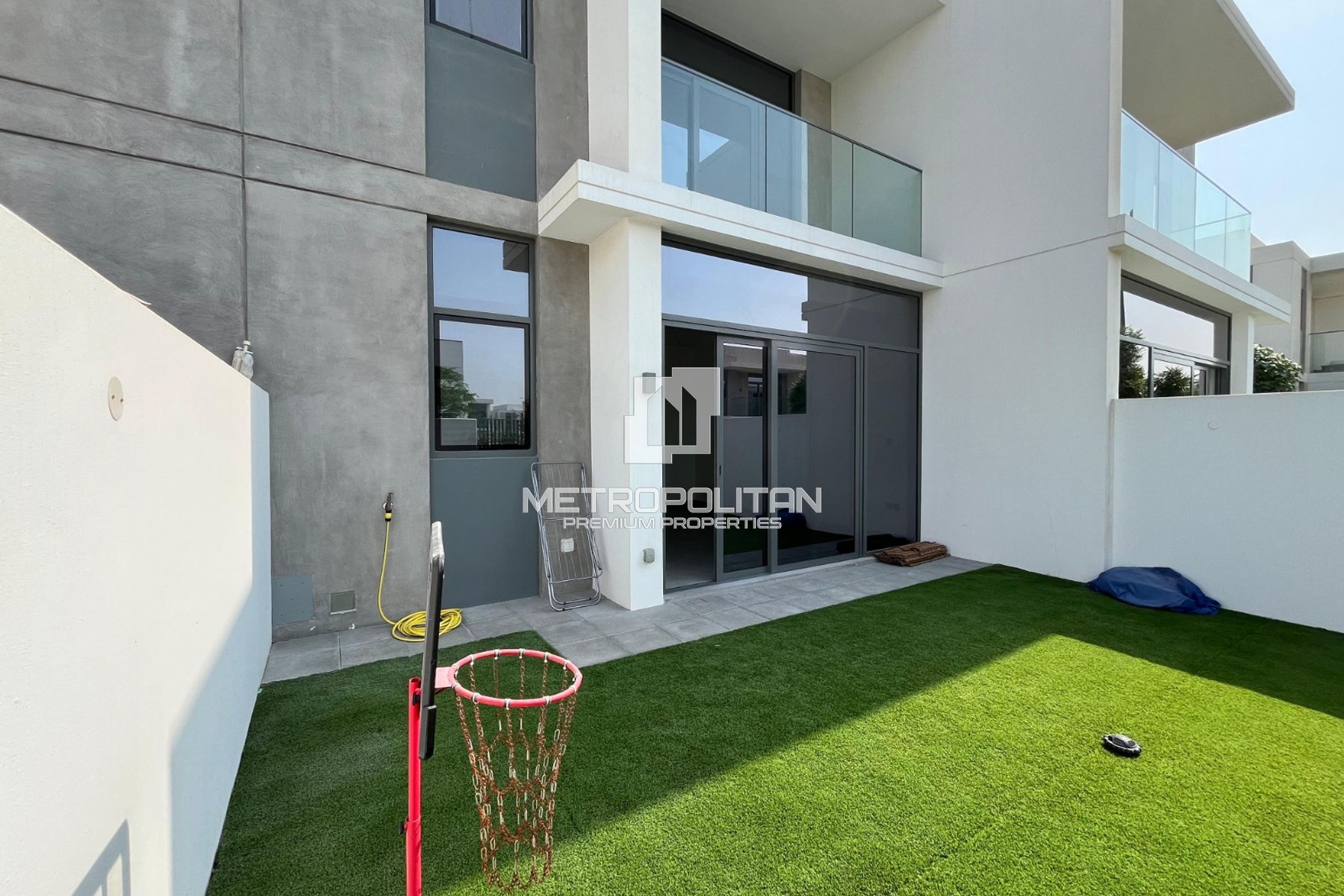 Vacant | Spacious | Parks, Pool & Family Amenities
