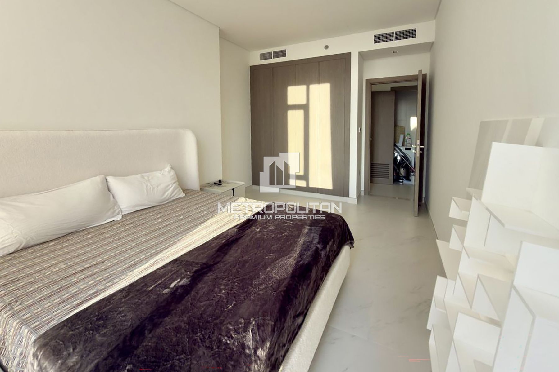 Lagoon View | Brand New | Luxury apartment