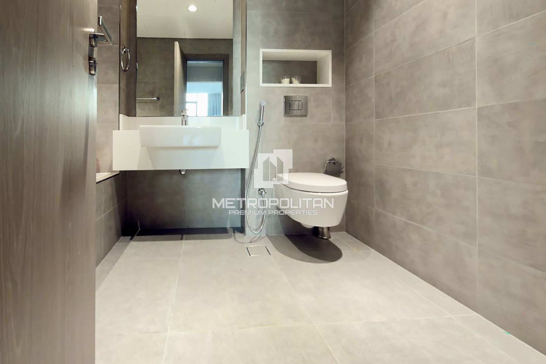 Lagoon View | Brand New | Luxury apartment