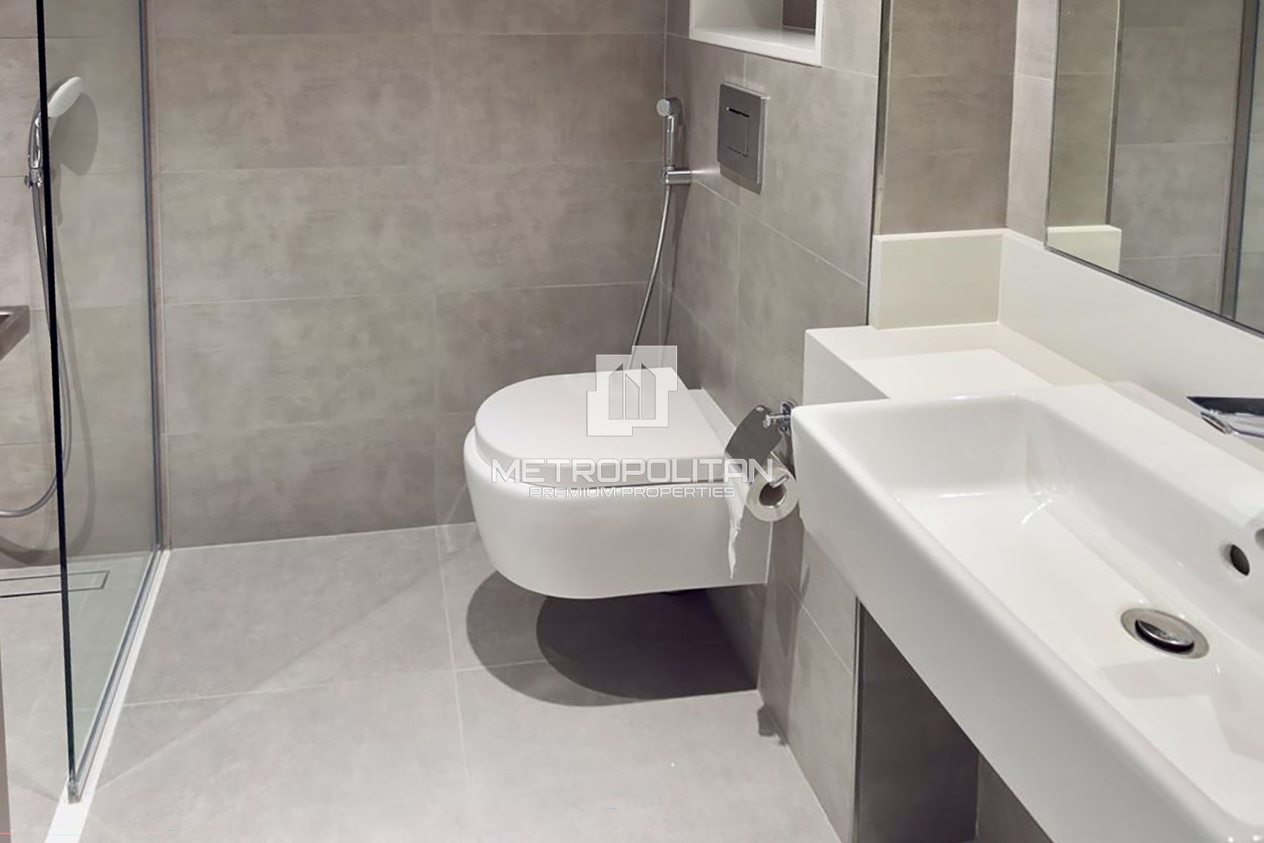 Lagoon View | Brand New | Luxury apartment
