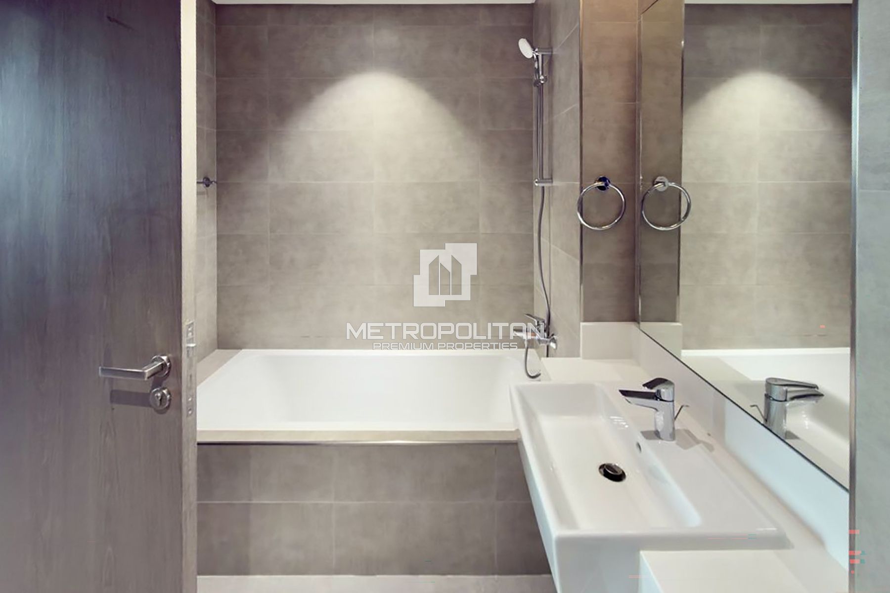 Lagoon View | Brand New | Luxury apartment
