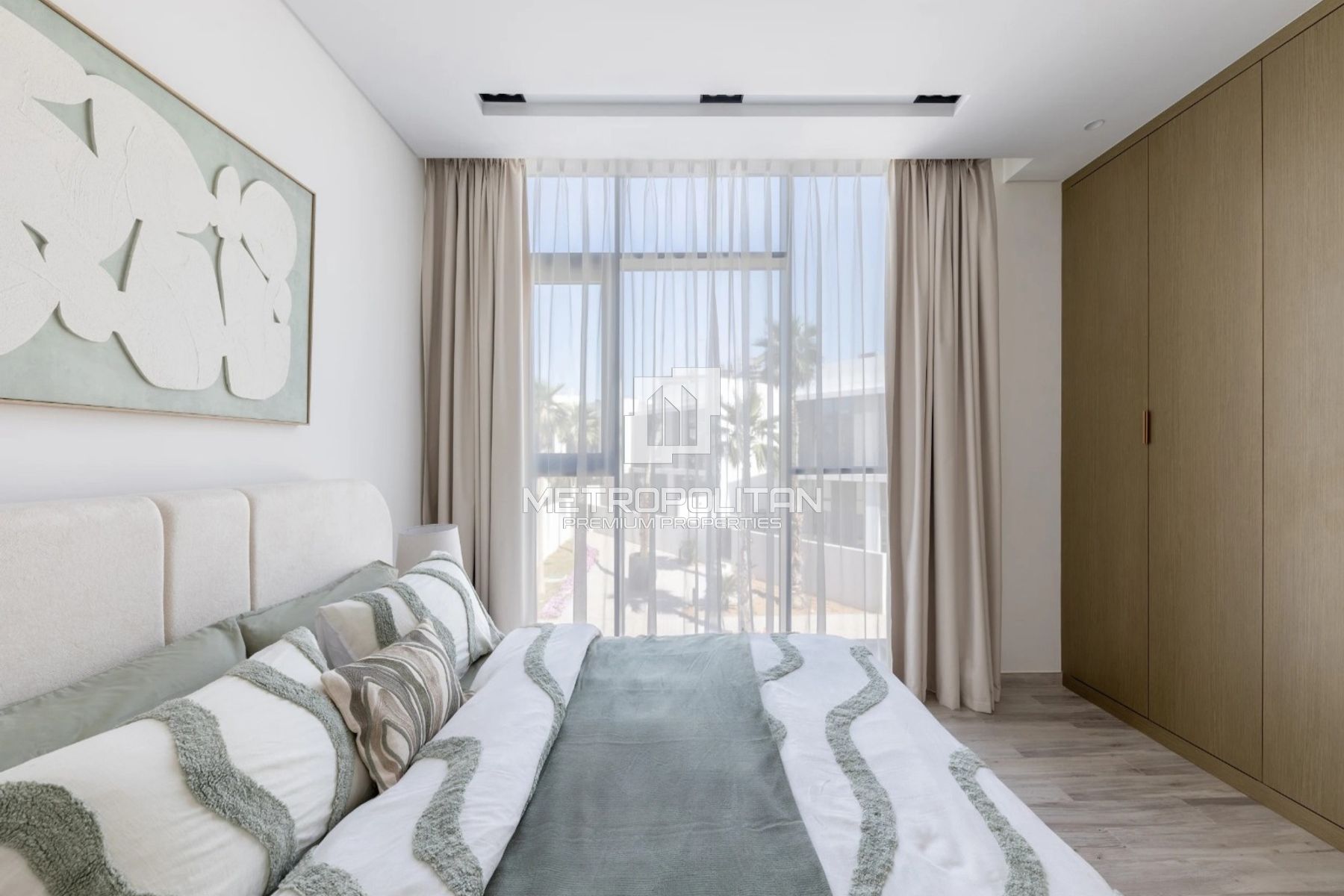Corner Townhouse | Fully Furnished and Upgraded