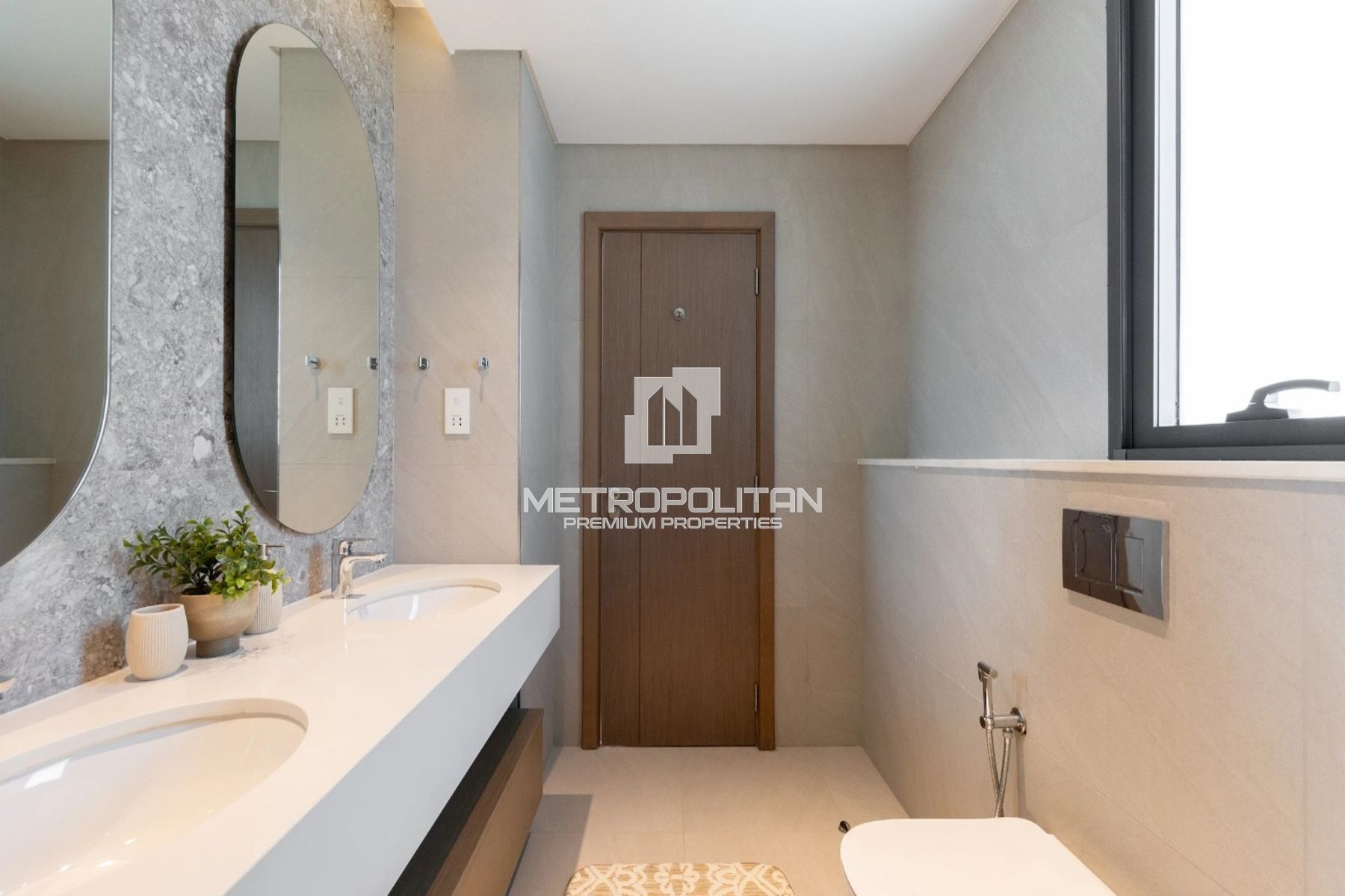 Corner Townhouse | Fully Furnished and Upgraded