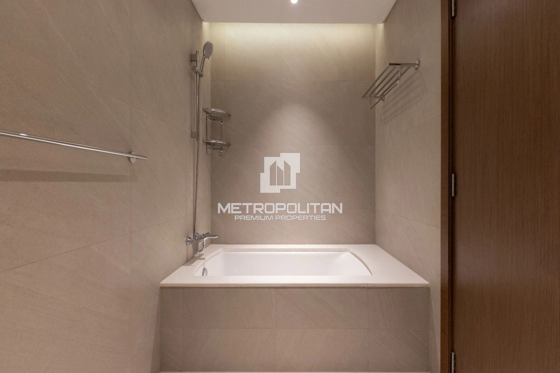 Corner Townhouse | Fully Furnished and Upgraded