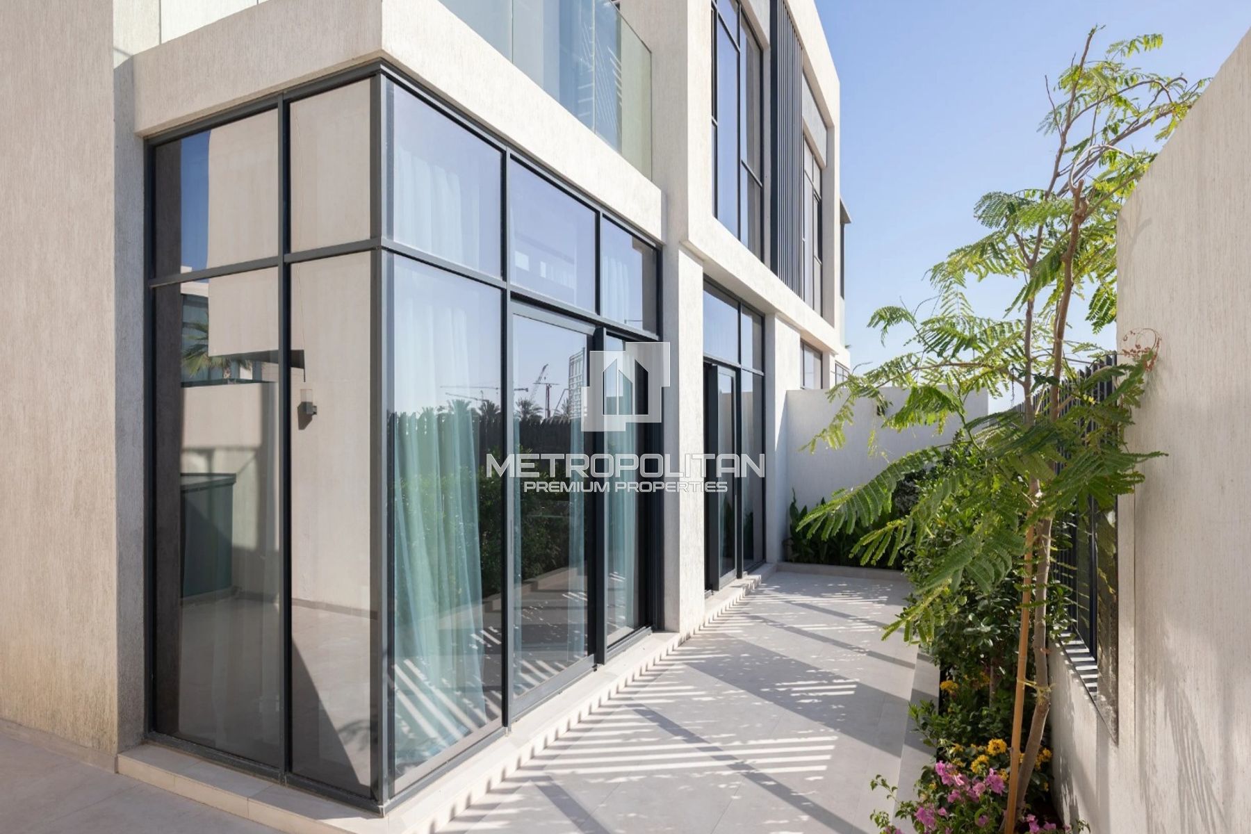 Corner Townhouse | Fully Furnished and Upgraded