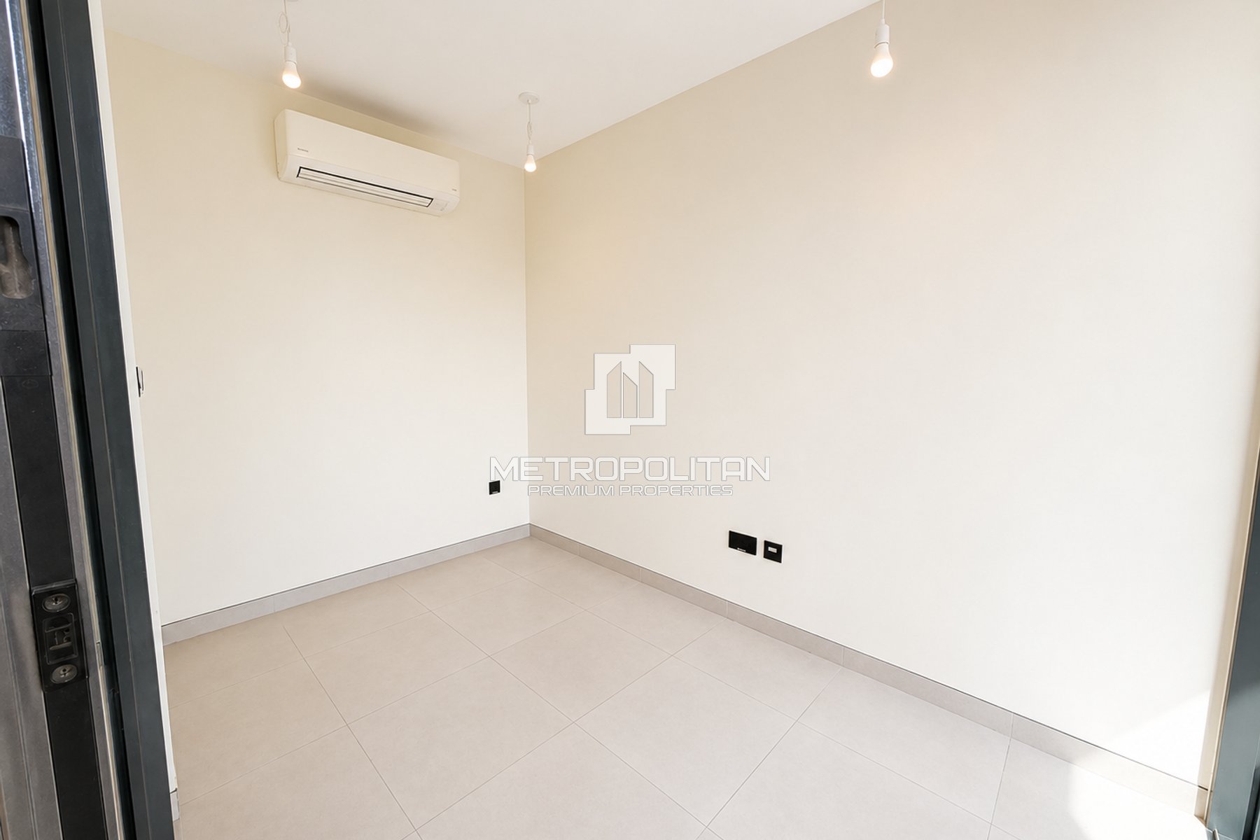 Vacant | Fully Upgraded | Landscaped | Extended