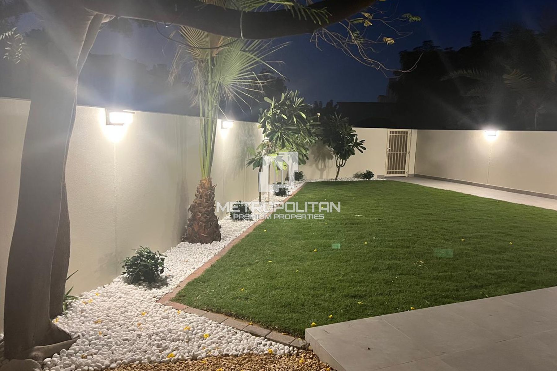 Fully Upgraded | 3BR + Study | Huge Corner Plot