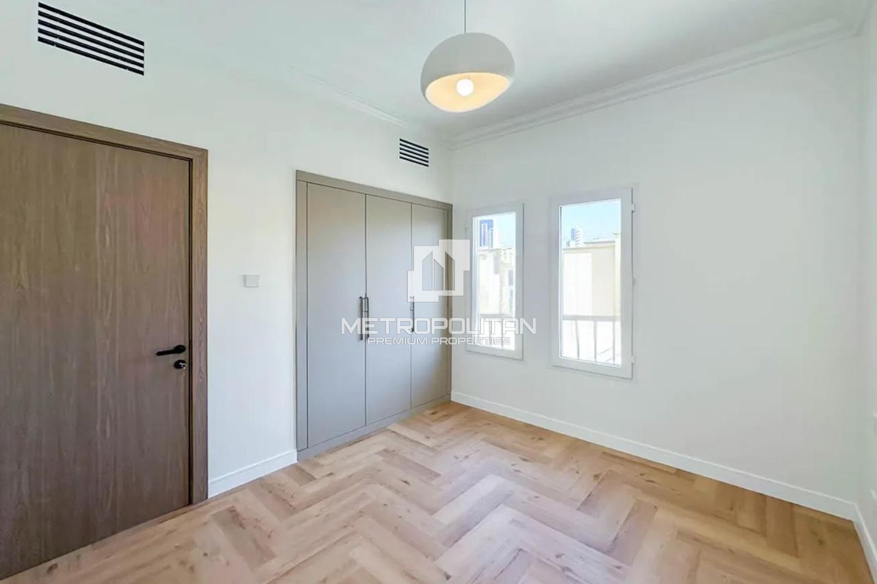 Fully Upgraded | 3BR + Study | Huge Corner Plot