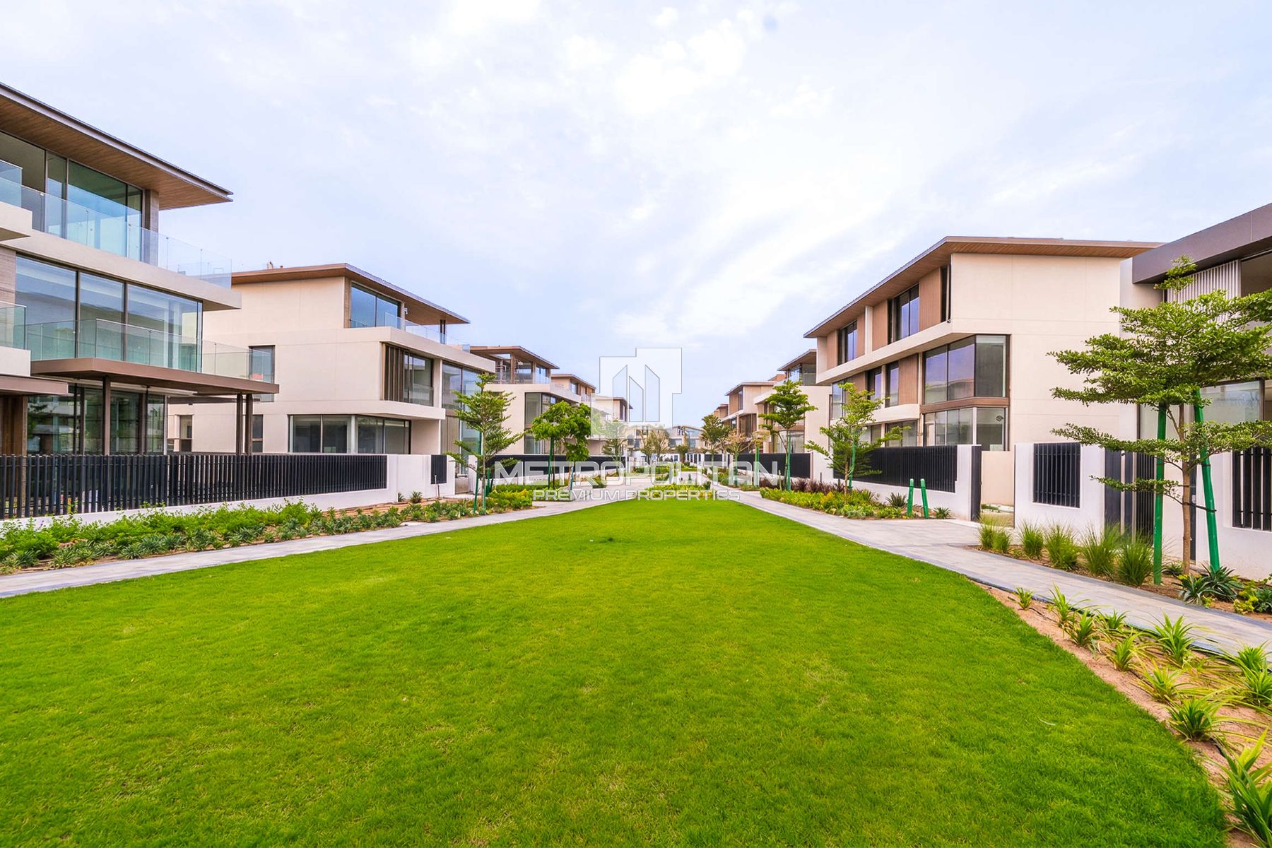 Corner | Open Park View | SD G+1 | Near Amenities