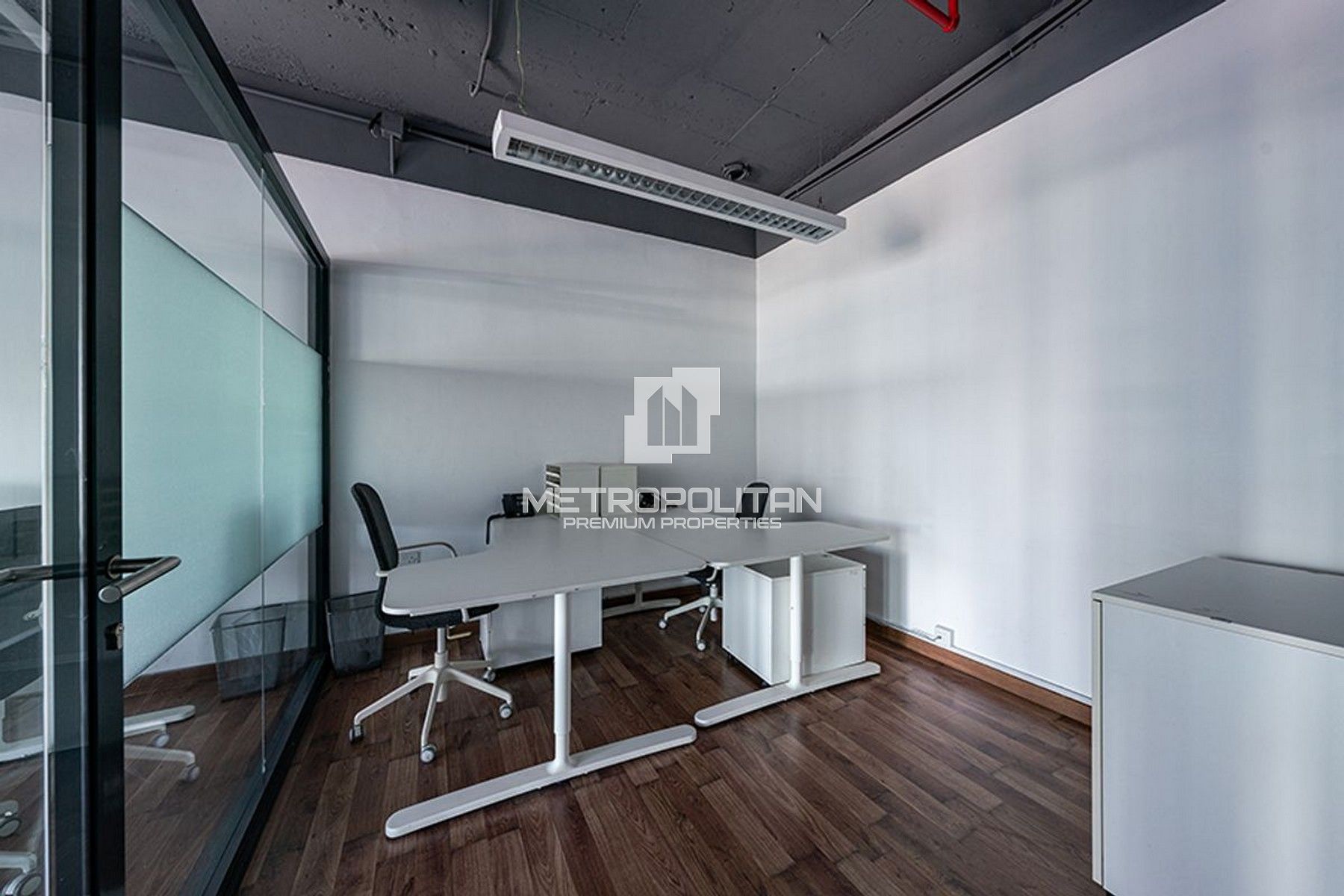 Furnished | Spacious High floor office with Pantry