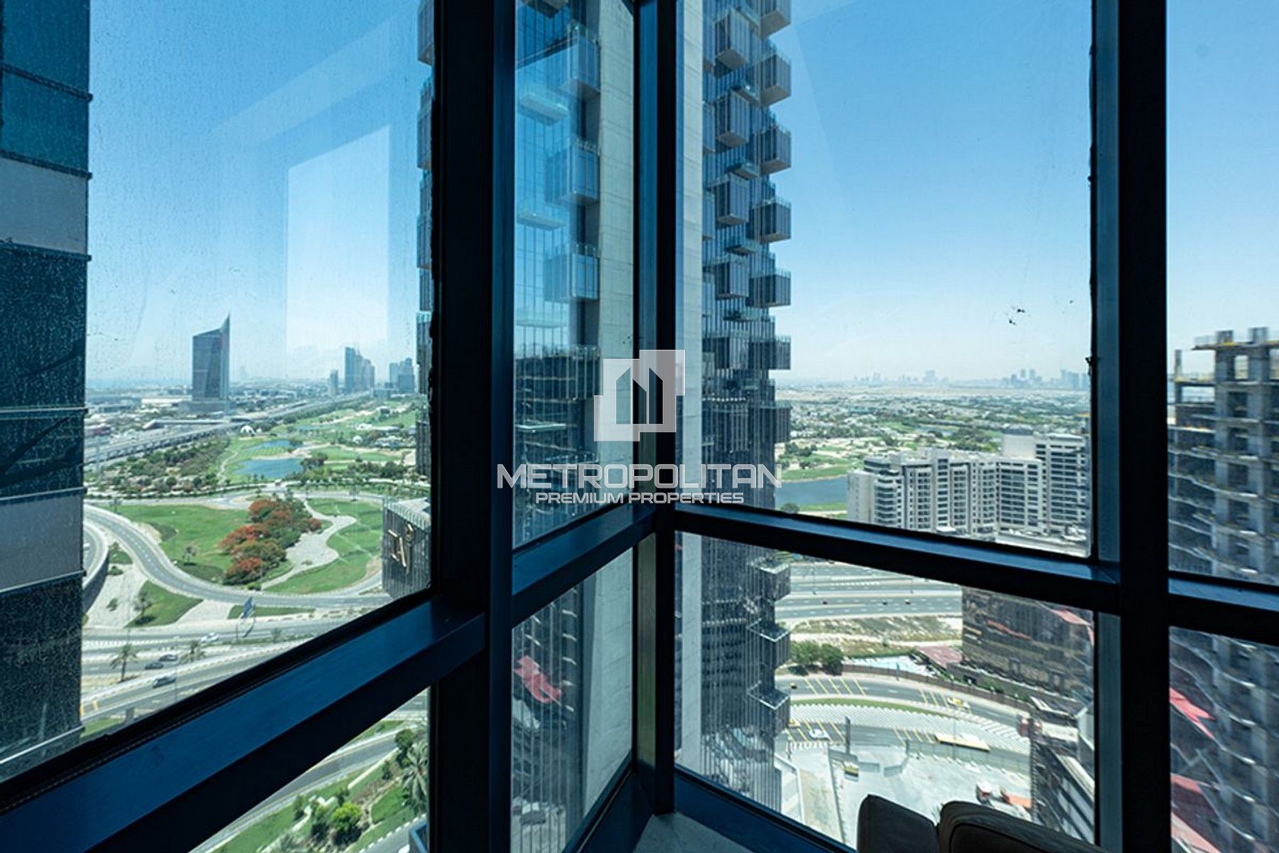 Furnished | Spacious High floor office with Pantry