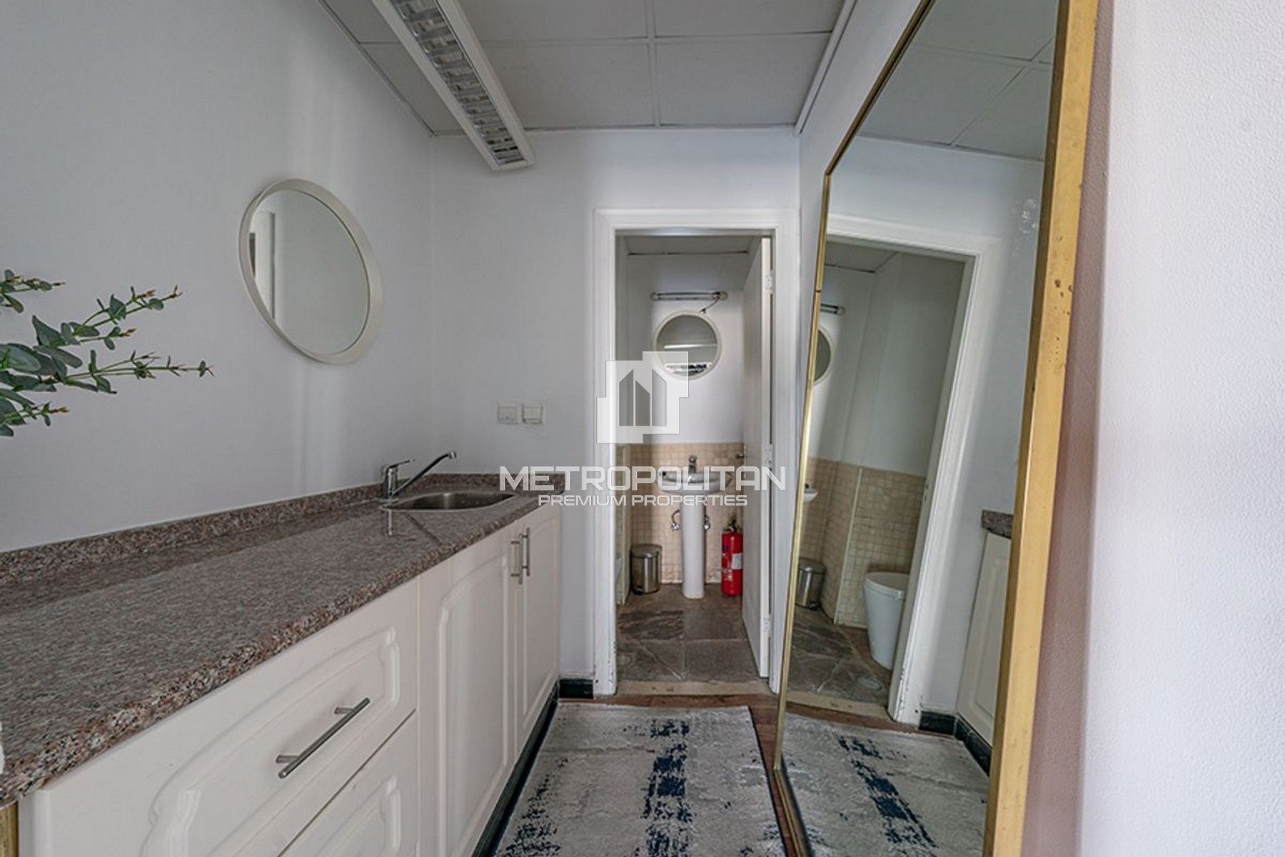 Furnished | Spacious High floor office with Pantry