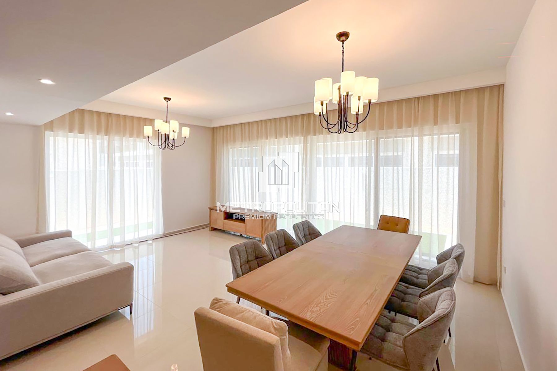 Modern Living| Corner Unit | Park Views| Brand New