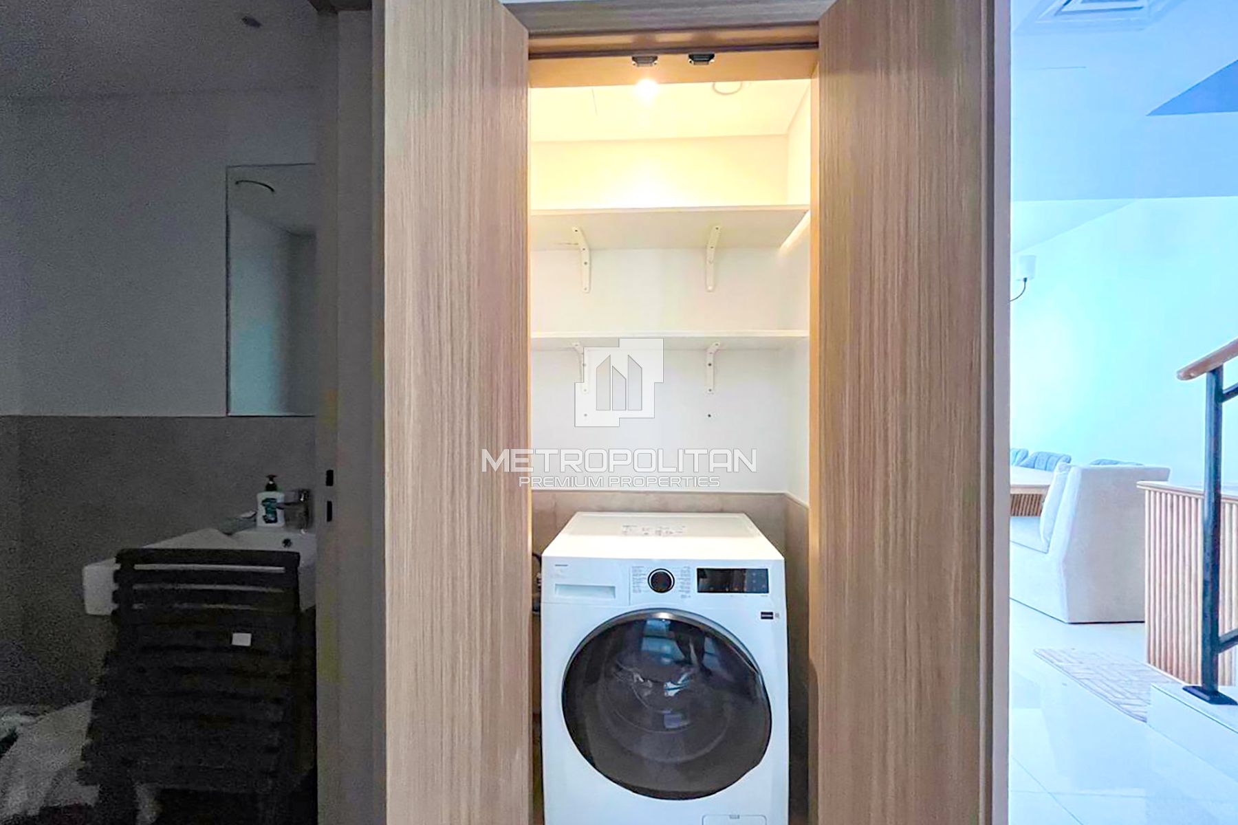 Modern Living| Corner Unit | Park Views| Brand New