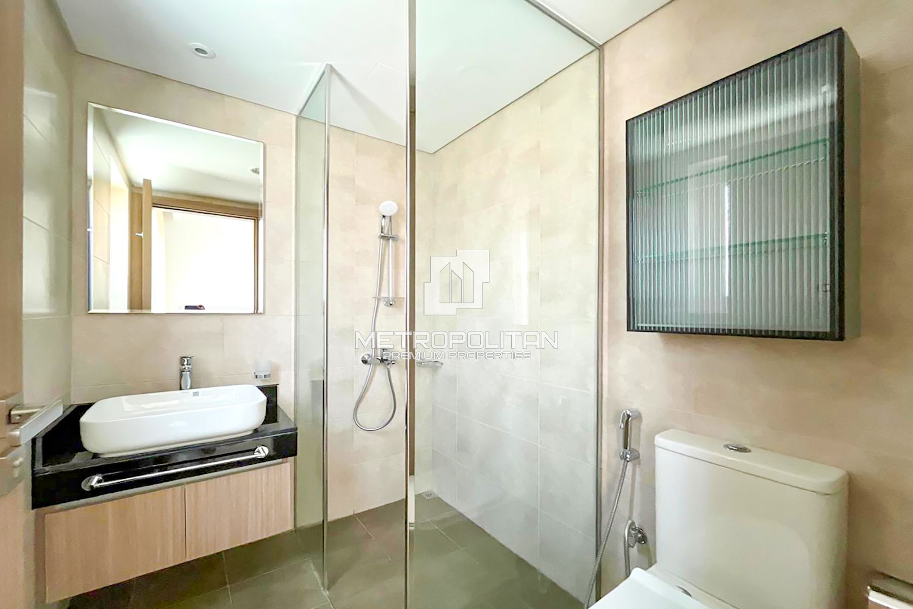 Modern Living| Corner Unit | Park Views| Brand New