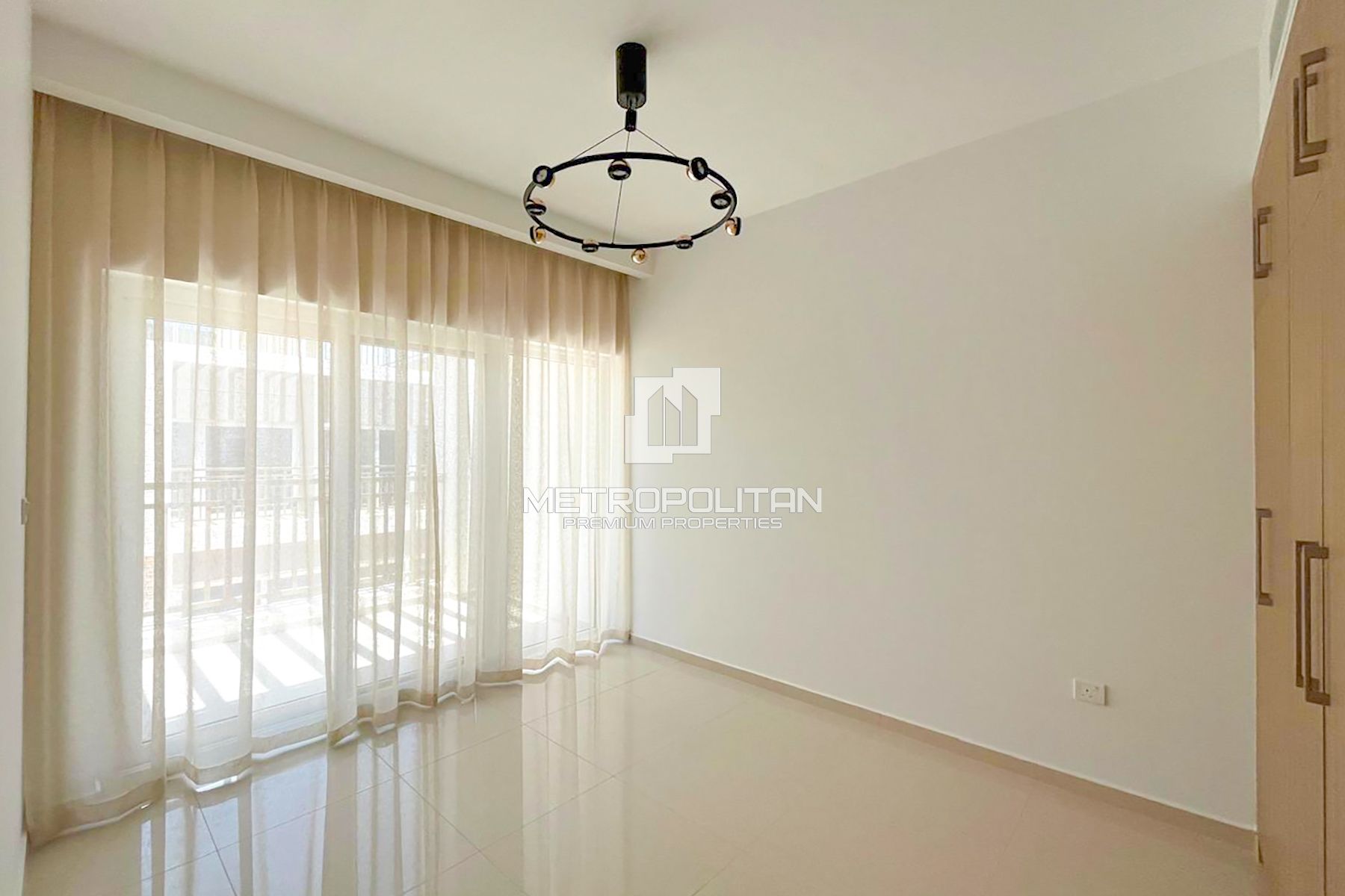 Modern Living| Corner Unit | Park Views| Brand New