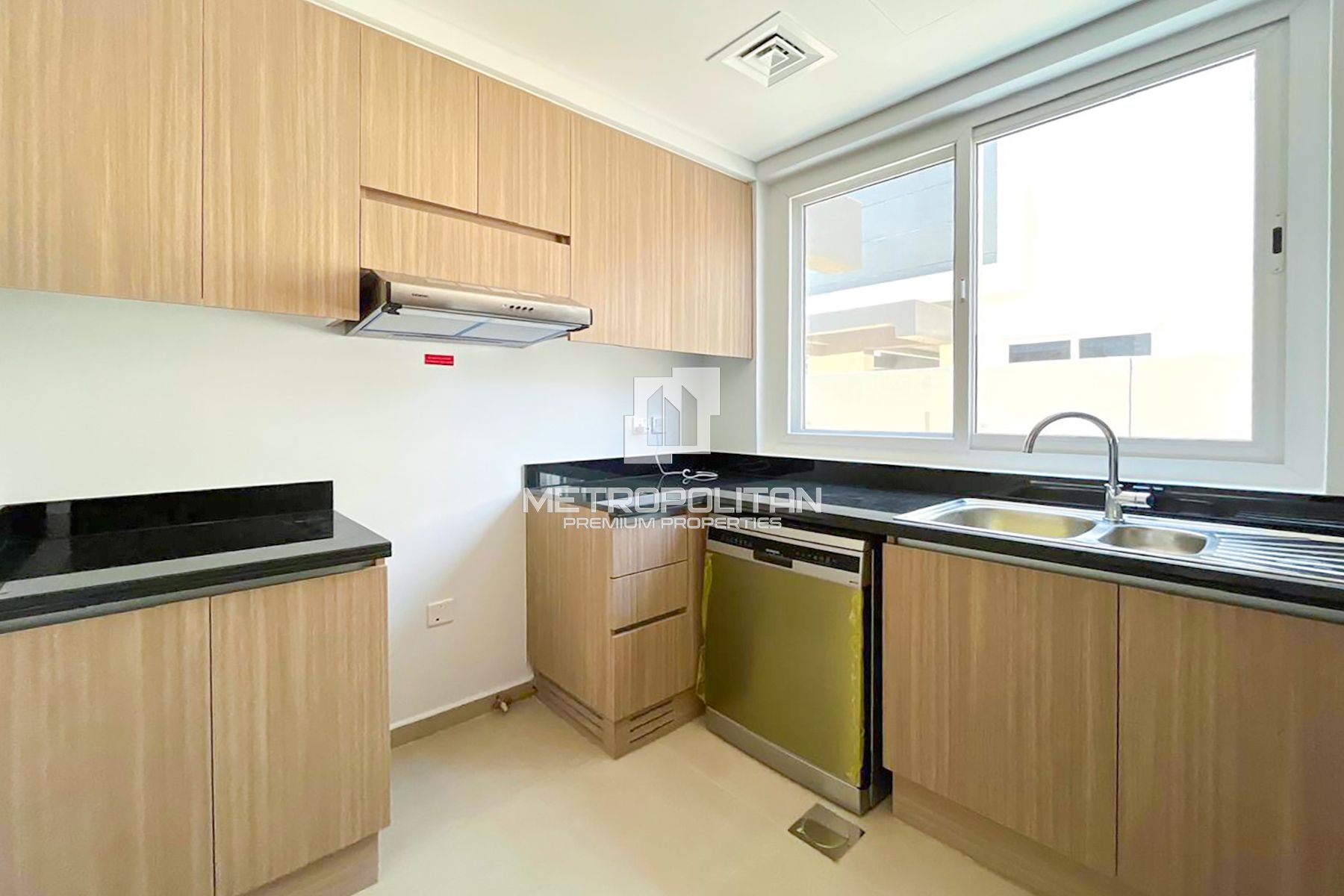 Modern Living| Corner Unit | Park Views| Brand New