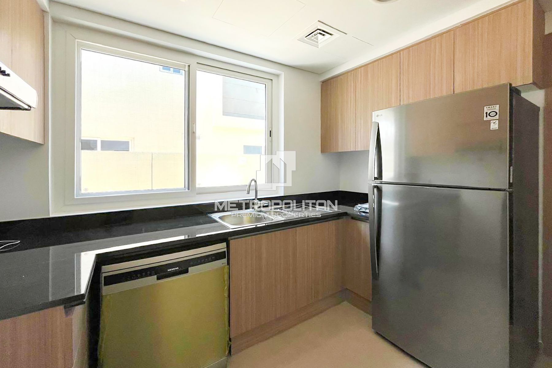Modern Living| Corner Unit | Park Views| Brand New