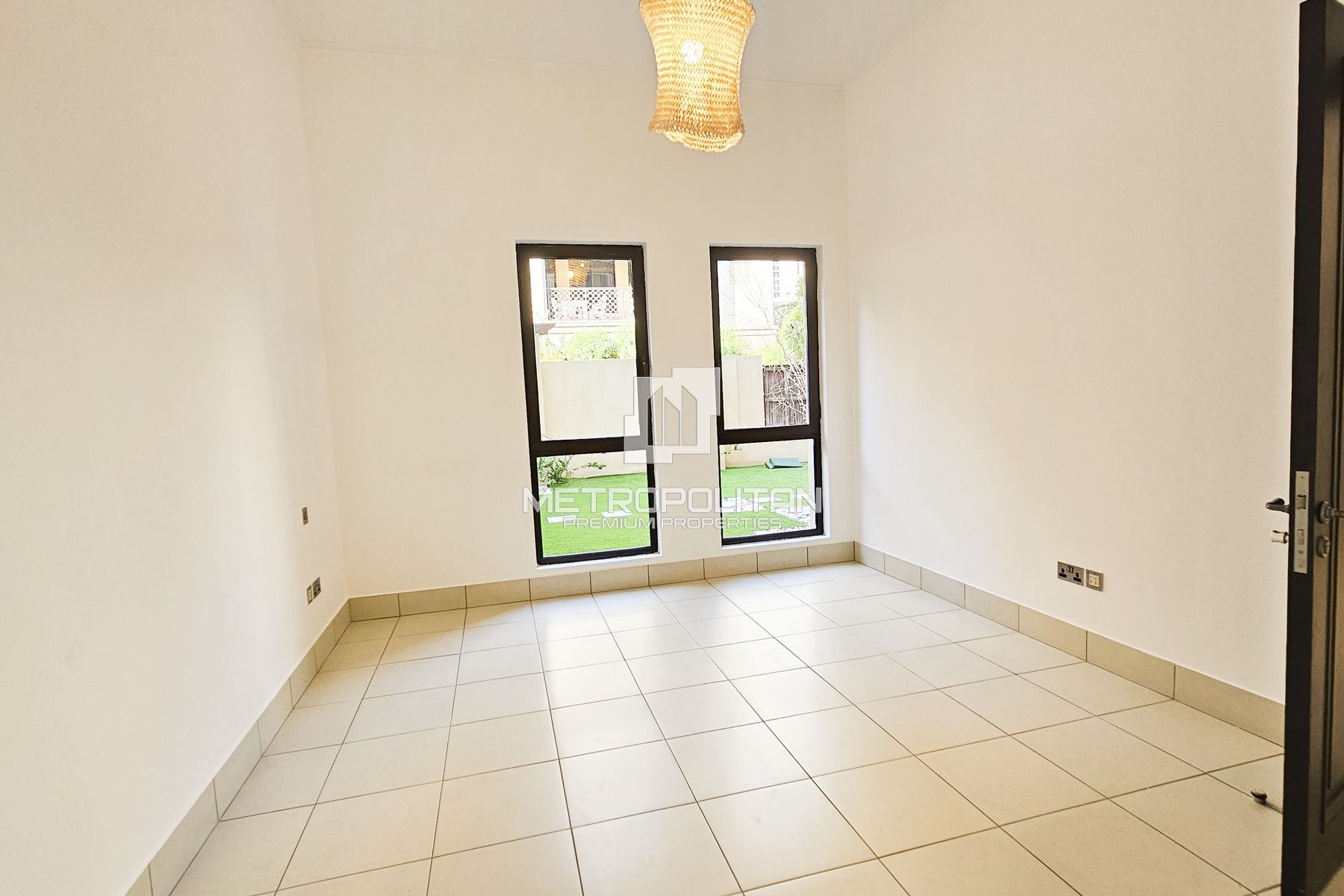 Private Garden| Burj  Views | Multiple Options