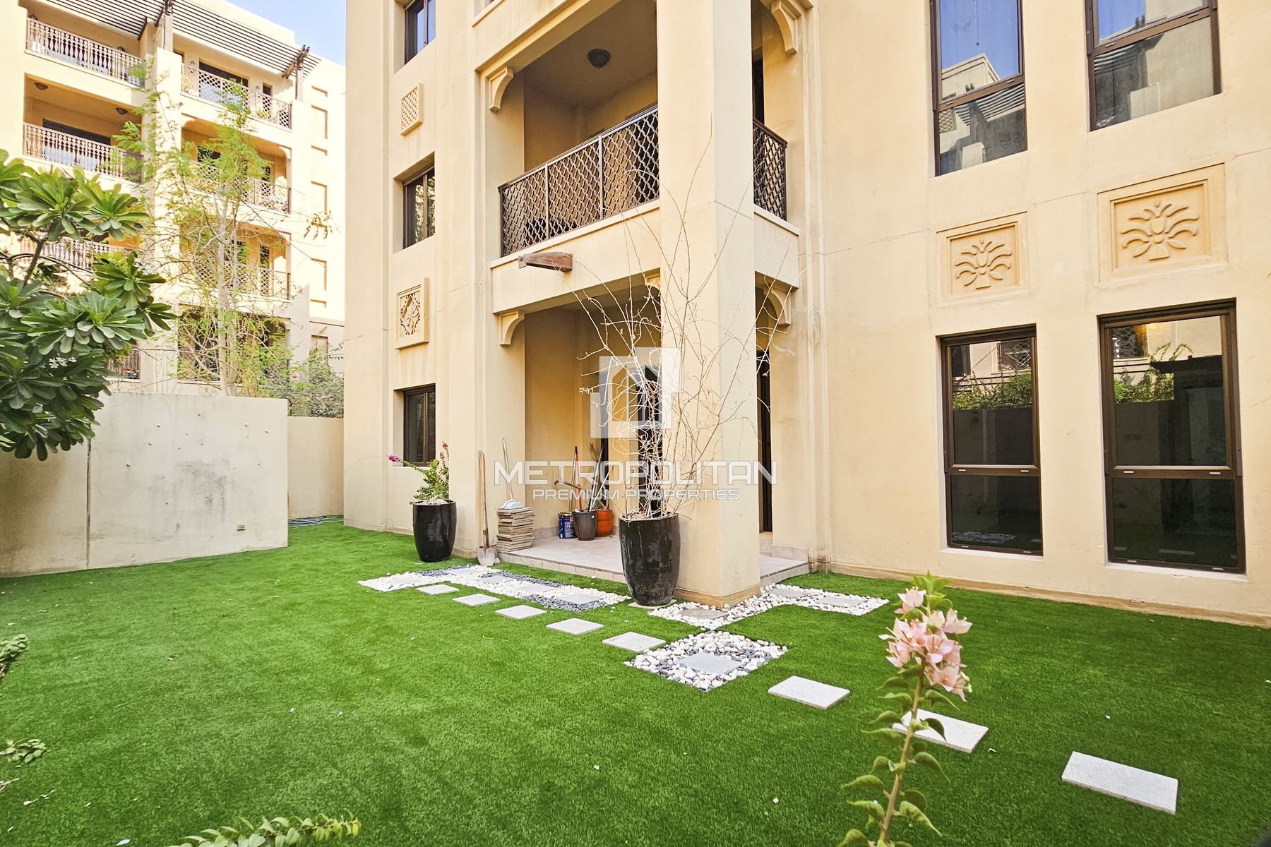 Private Garden| Burj  Views | Multiple Options