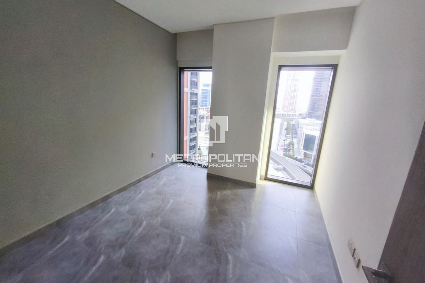 Spacious 1BR | Ready to Move in | Canal View