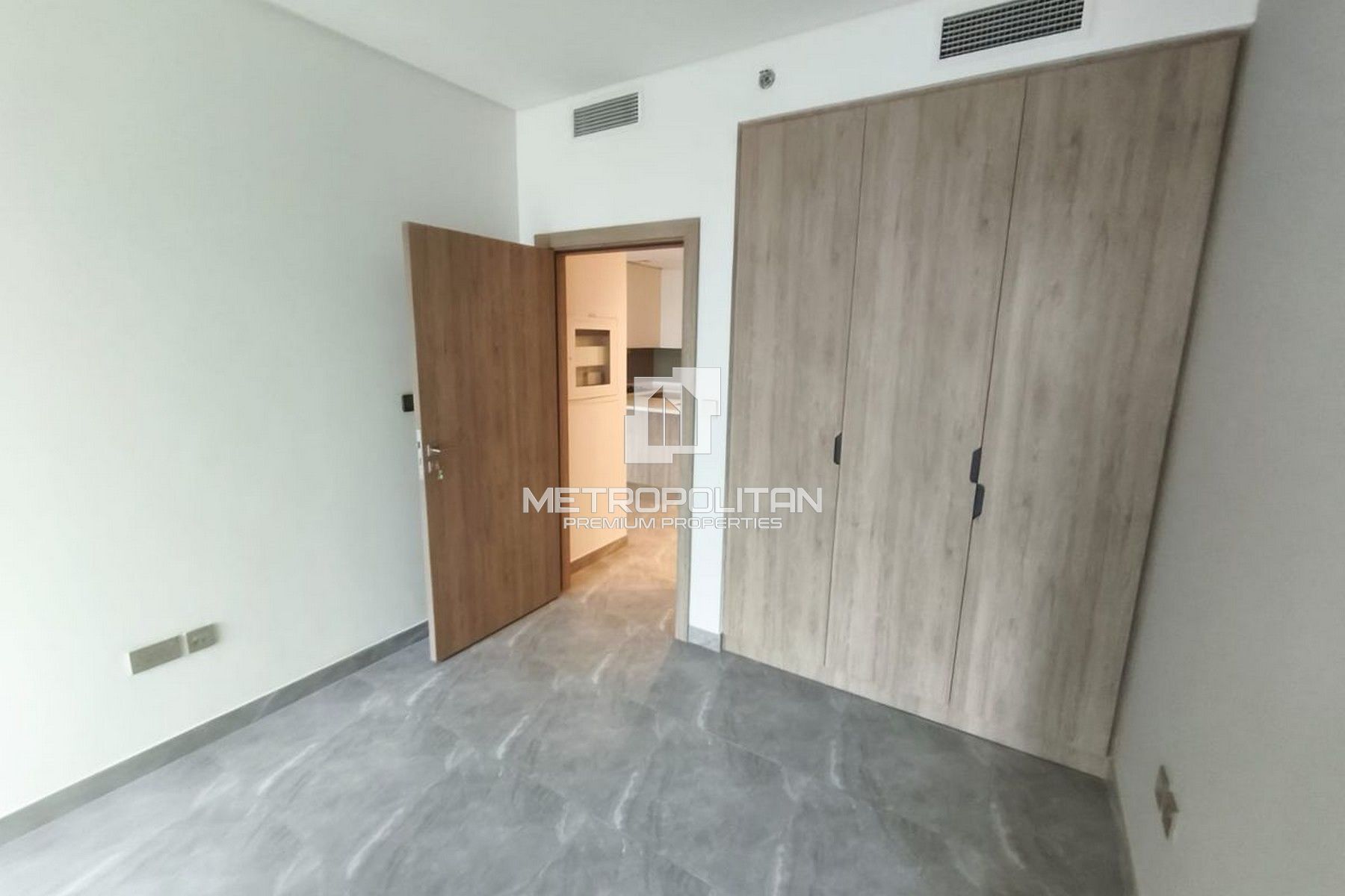 Spacious 1BR | Ready to Move in | Canal View