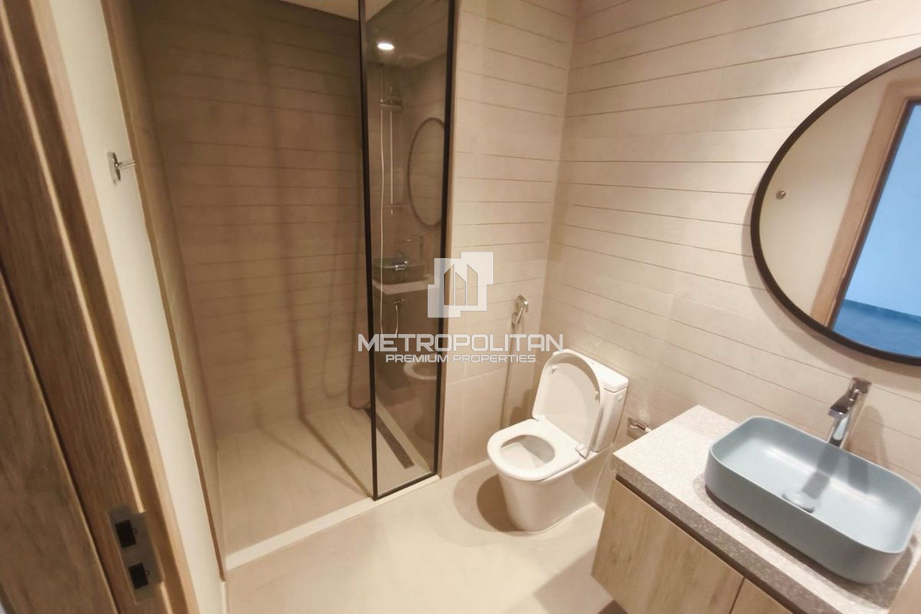 Spacious 1BR | Ready to Move in | Canal View
