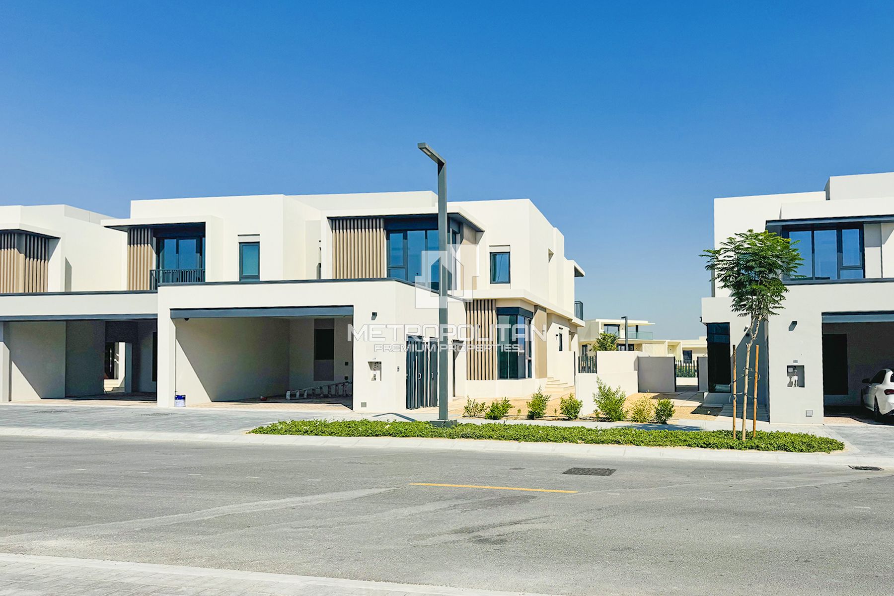 Single Row | Next to the pool | Negotiable