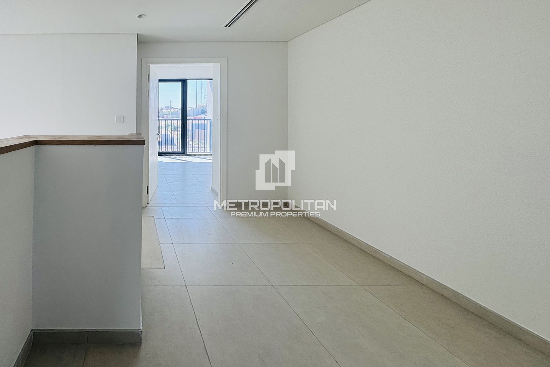 Single Row | Next to the pool | Negotiable