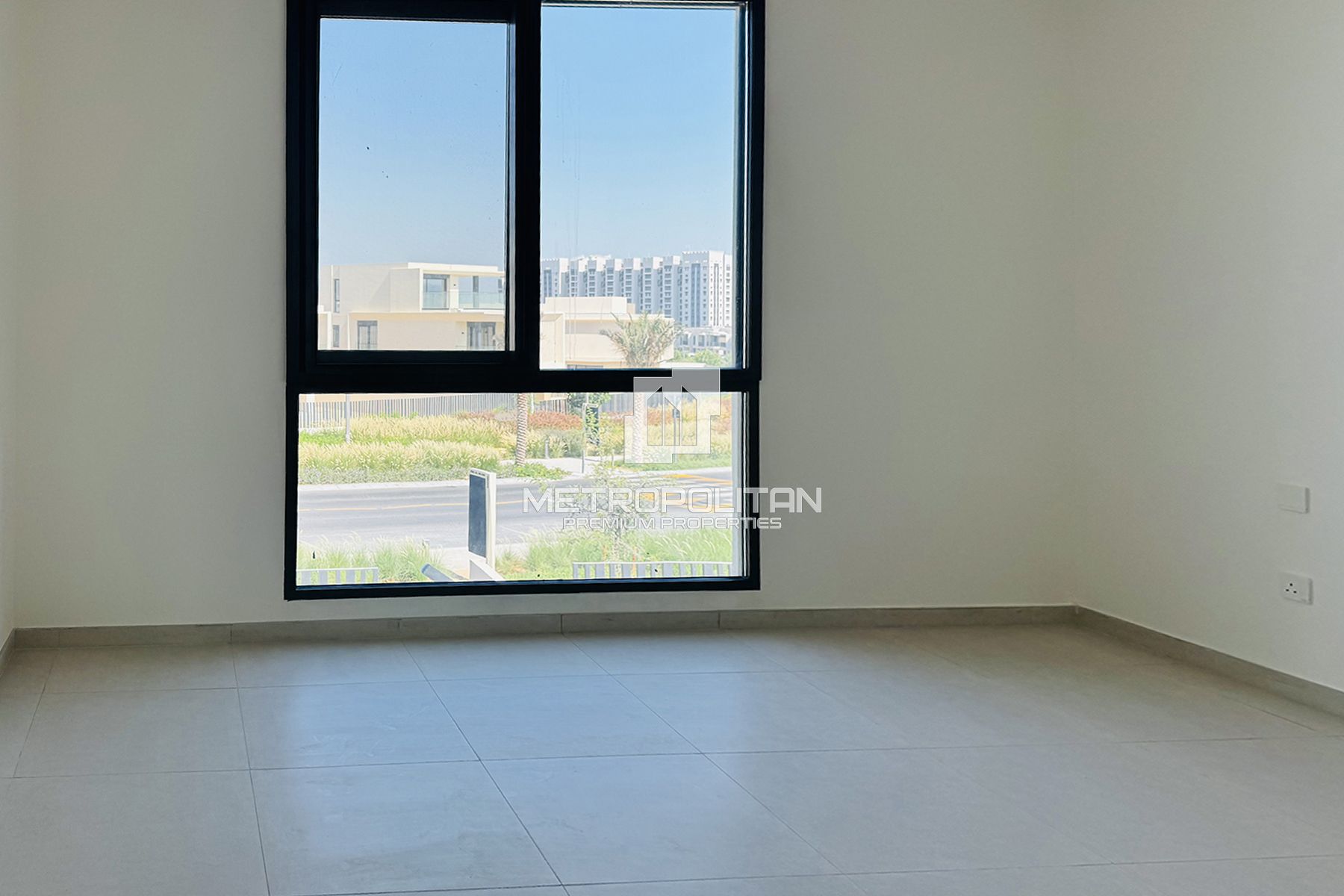 Single Row | Next to the pool | Negotiable