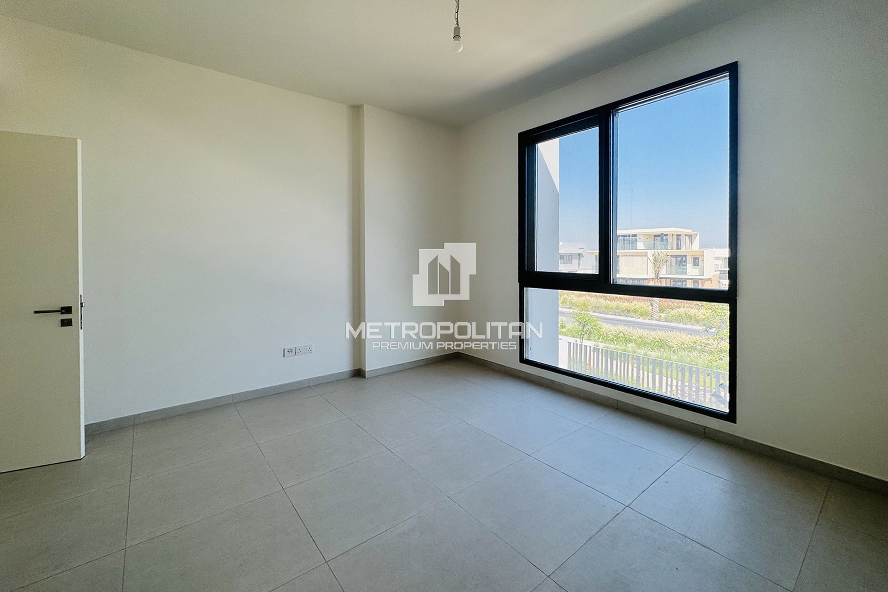 Single Row | Next to the pool | Negotiable