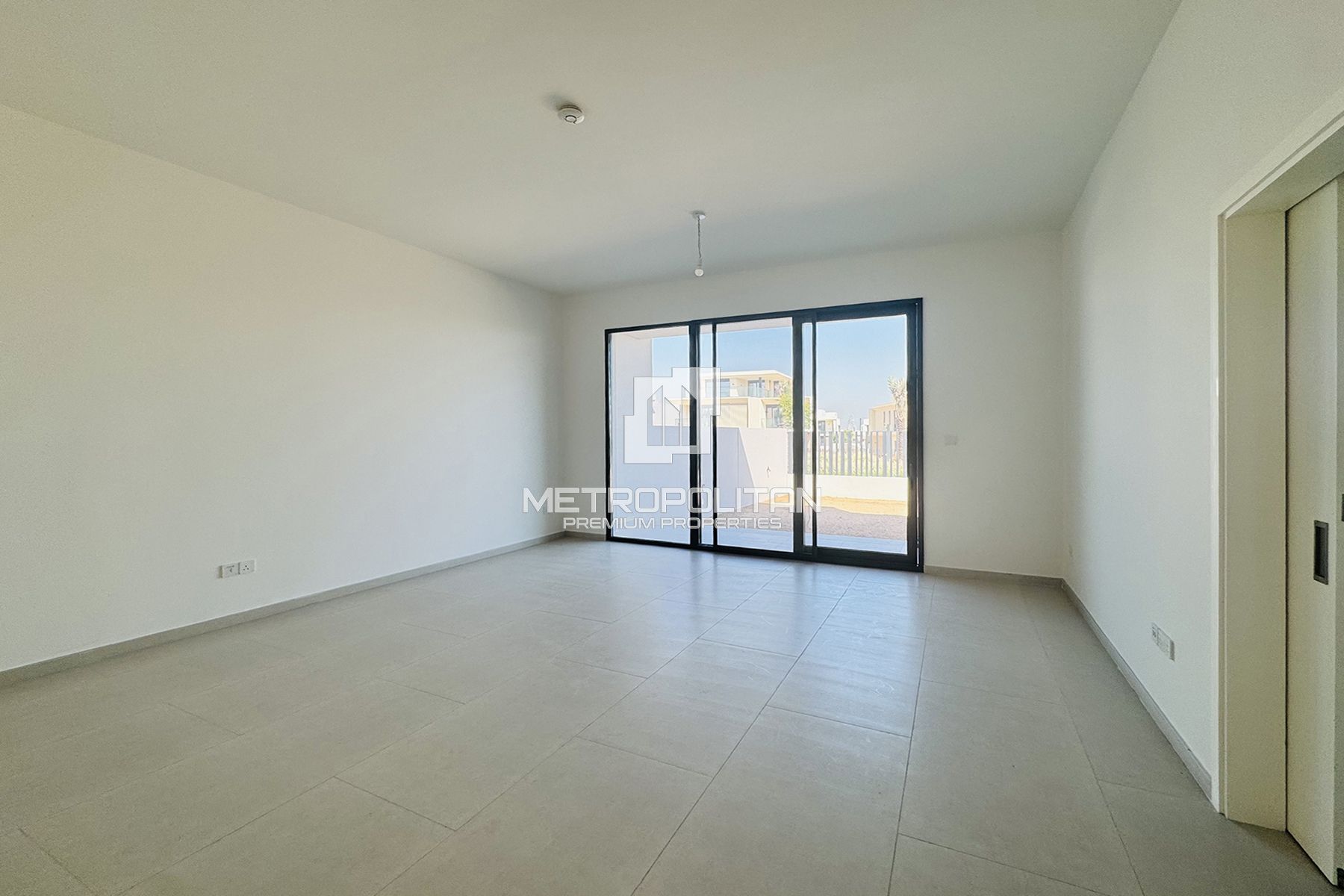 Single Row | Next to the pool | Negotiable