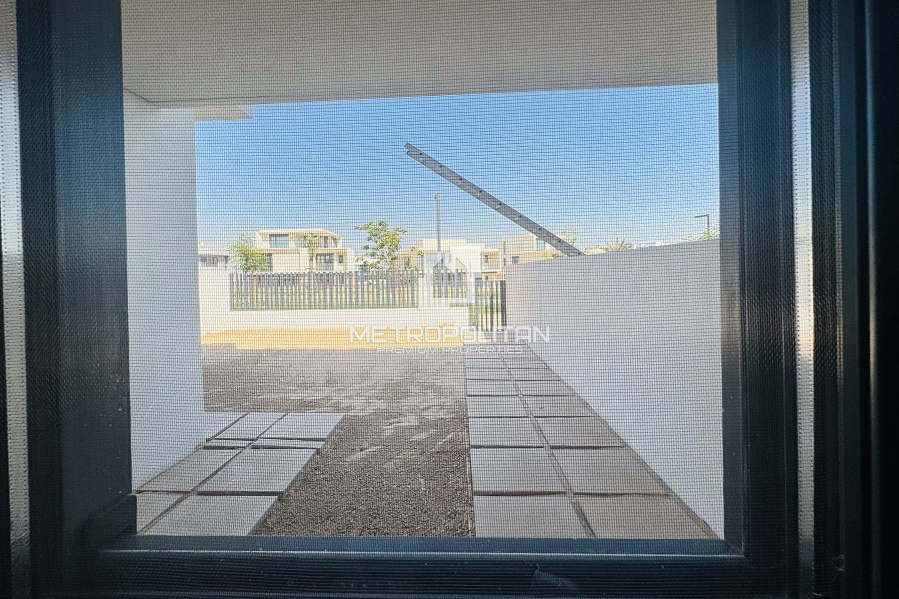 Single Row | Next to the pool | Negotiable