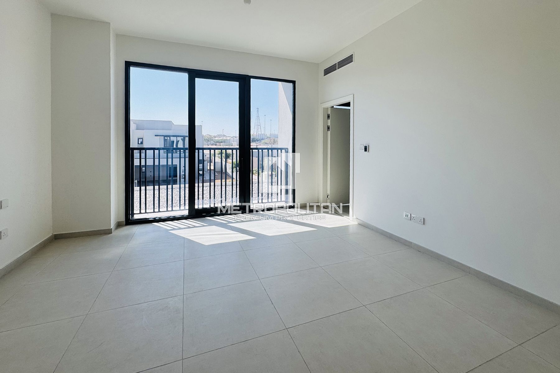 Single Row | Next to the pool | Negotiable