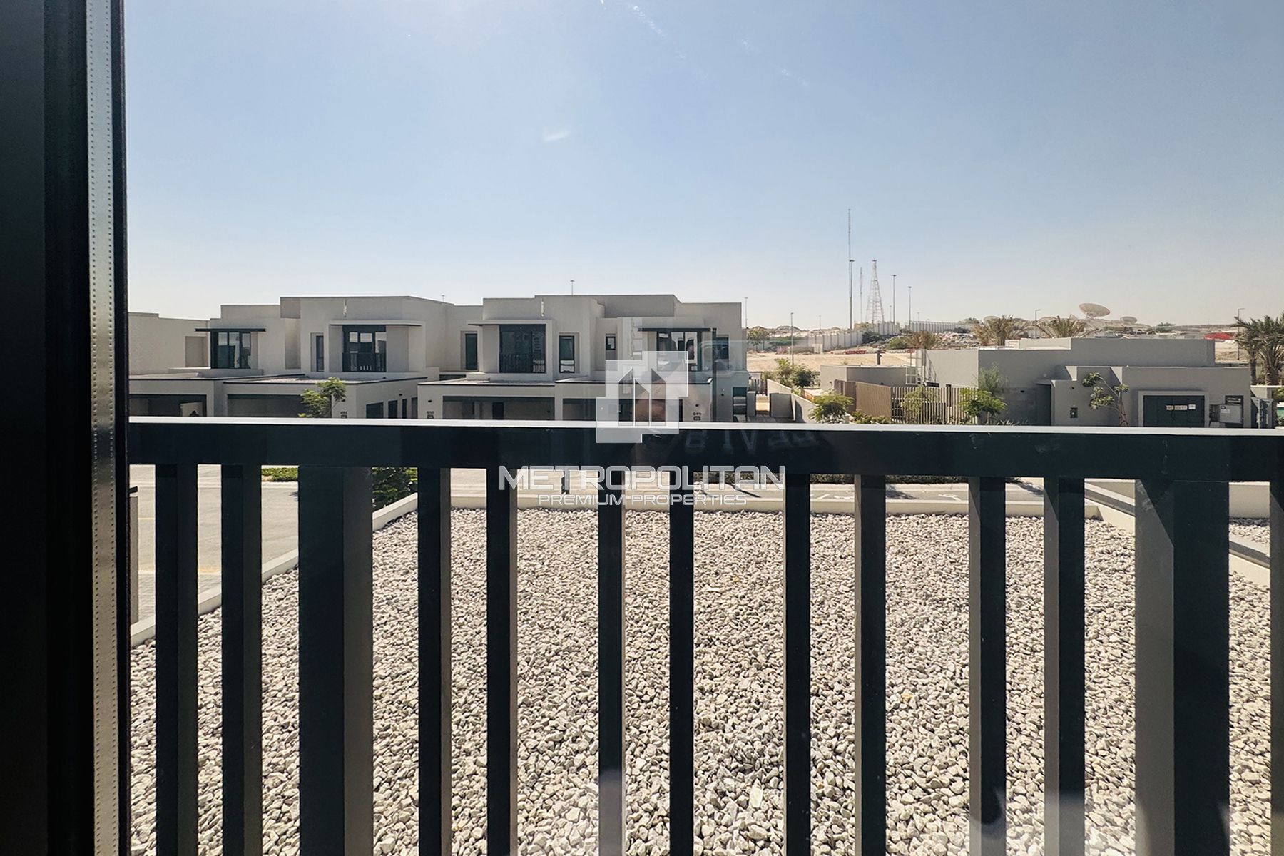 Single Row | Next to the pool | Negotiable