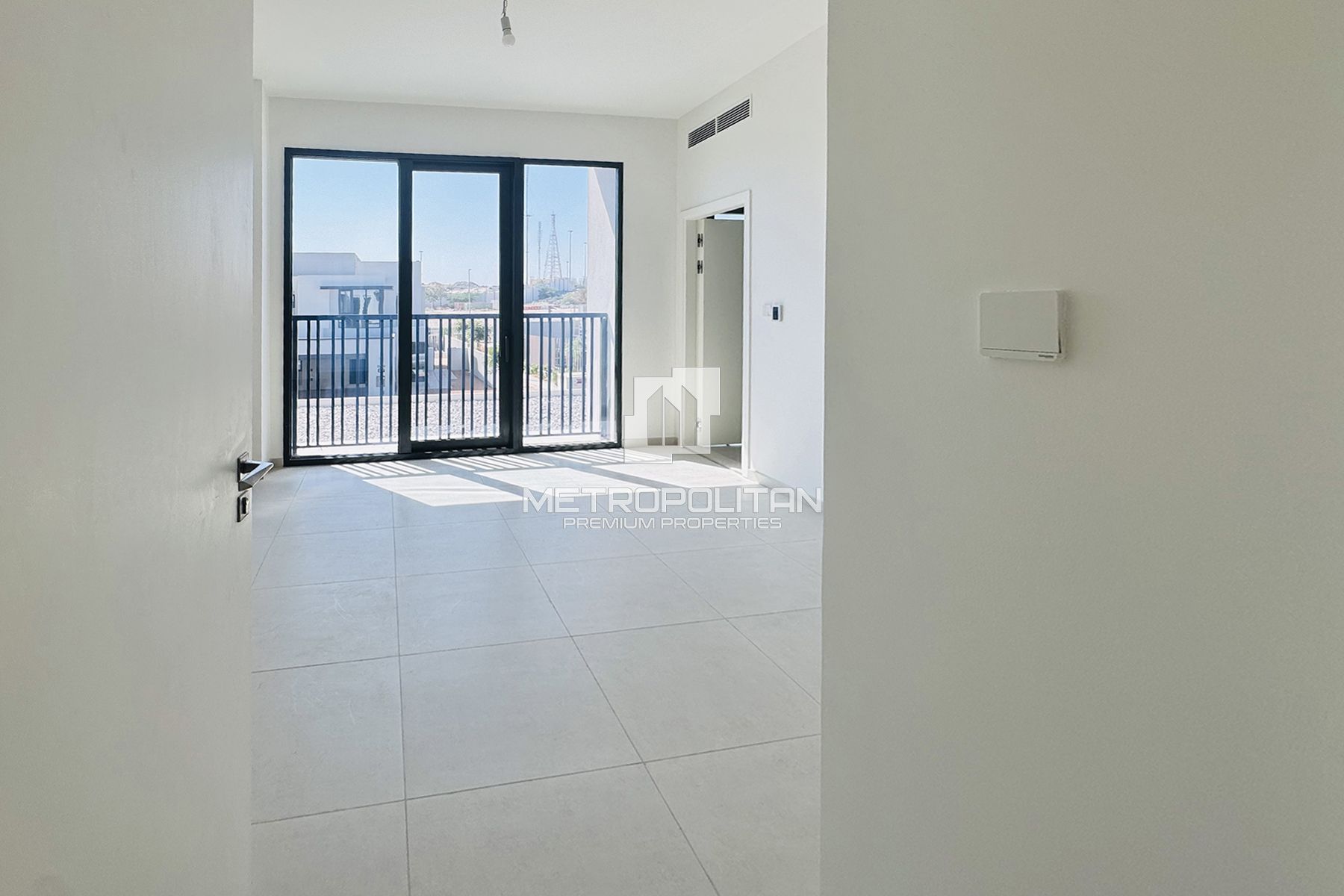 Single Row | Next to the pool | Negotiable