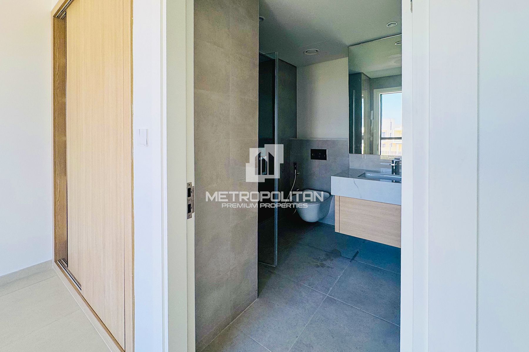 Single Row | Next to the pool | Negotiable