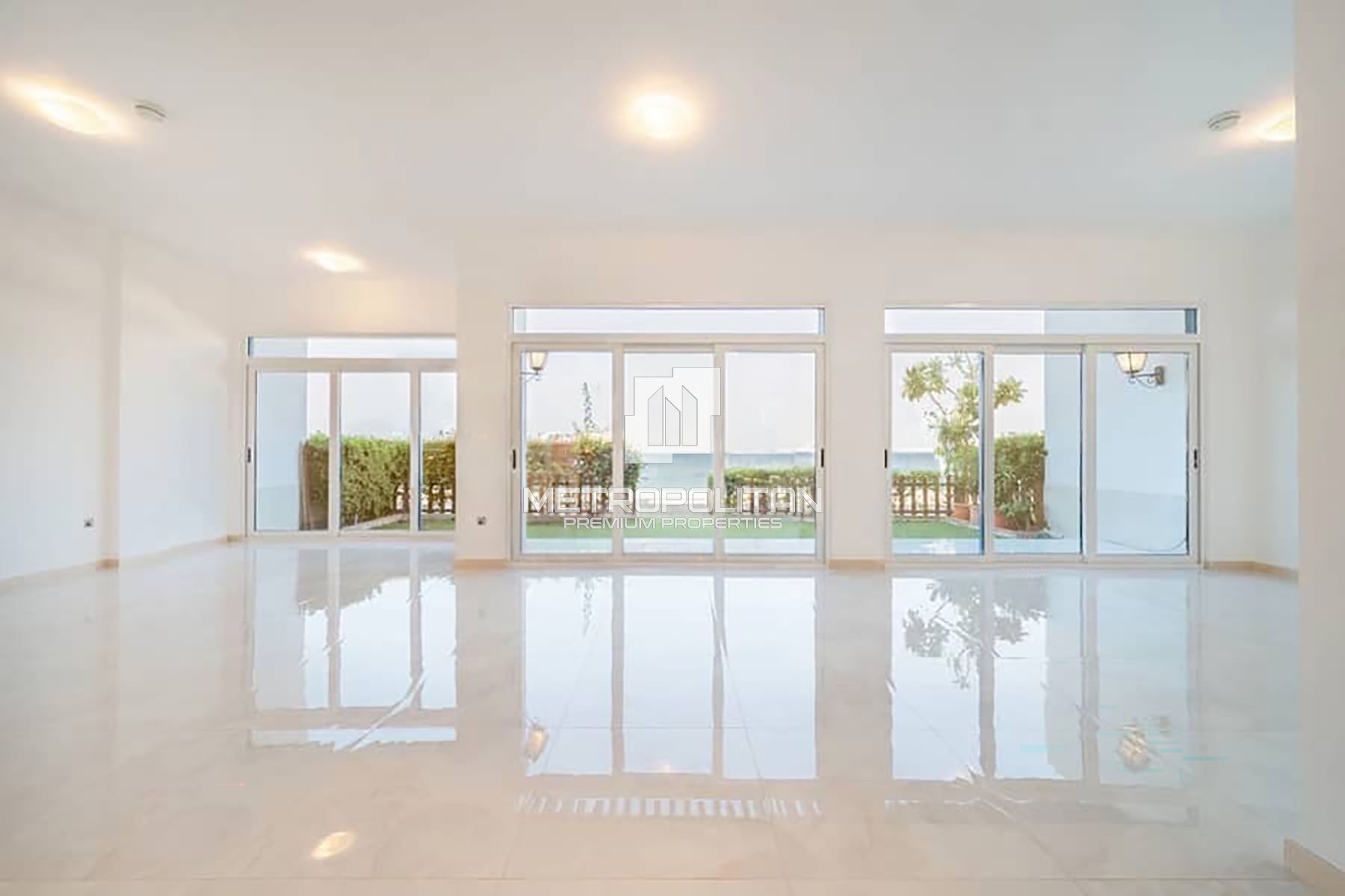 Luxury | Sea View | Vacant | Private Beach Access