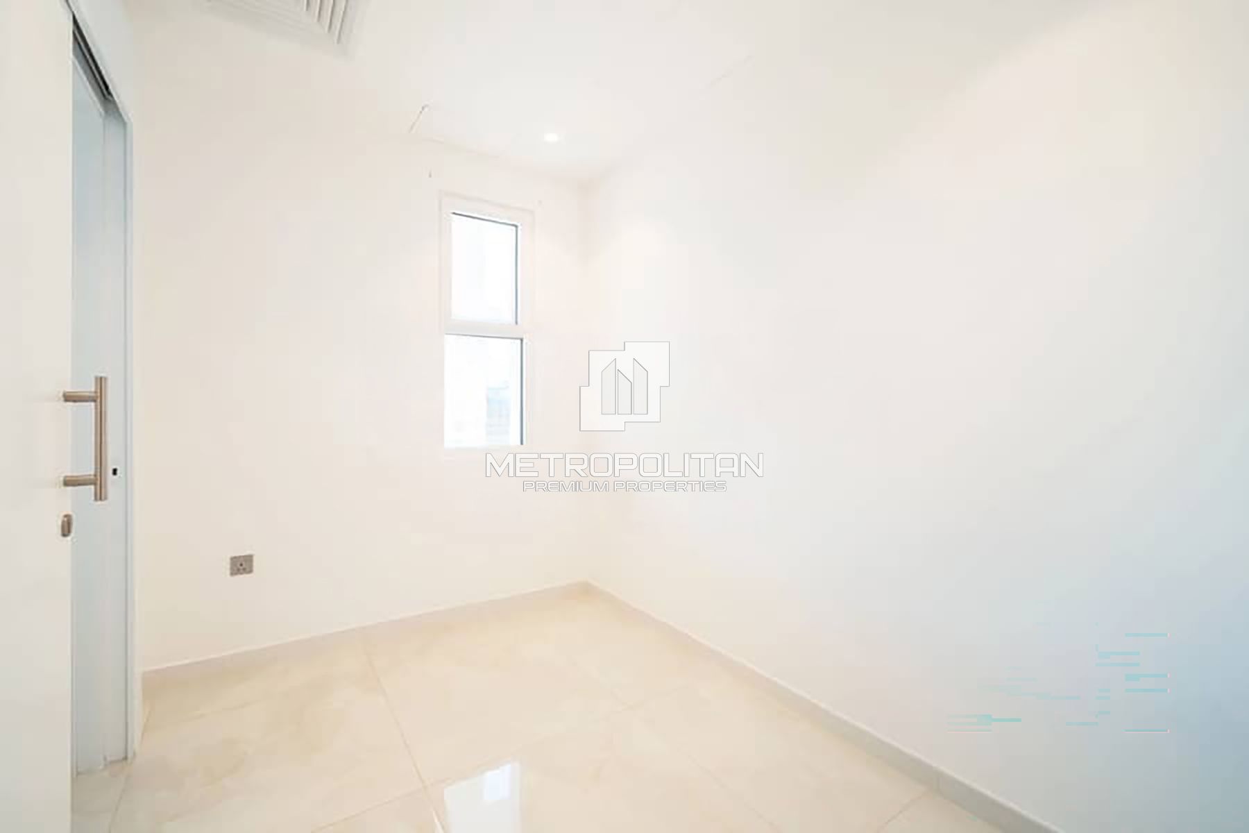 Luxury | Sea View | Vacant | Private Beach Access