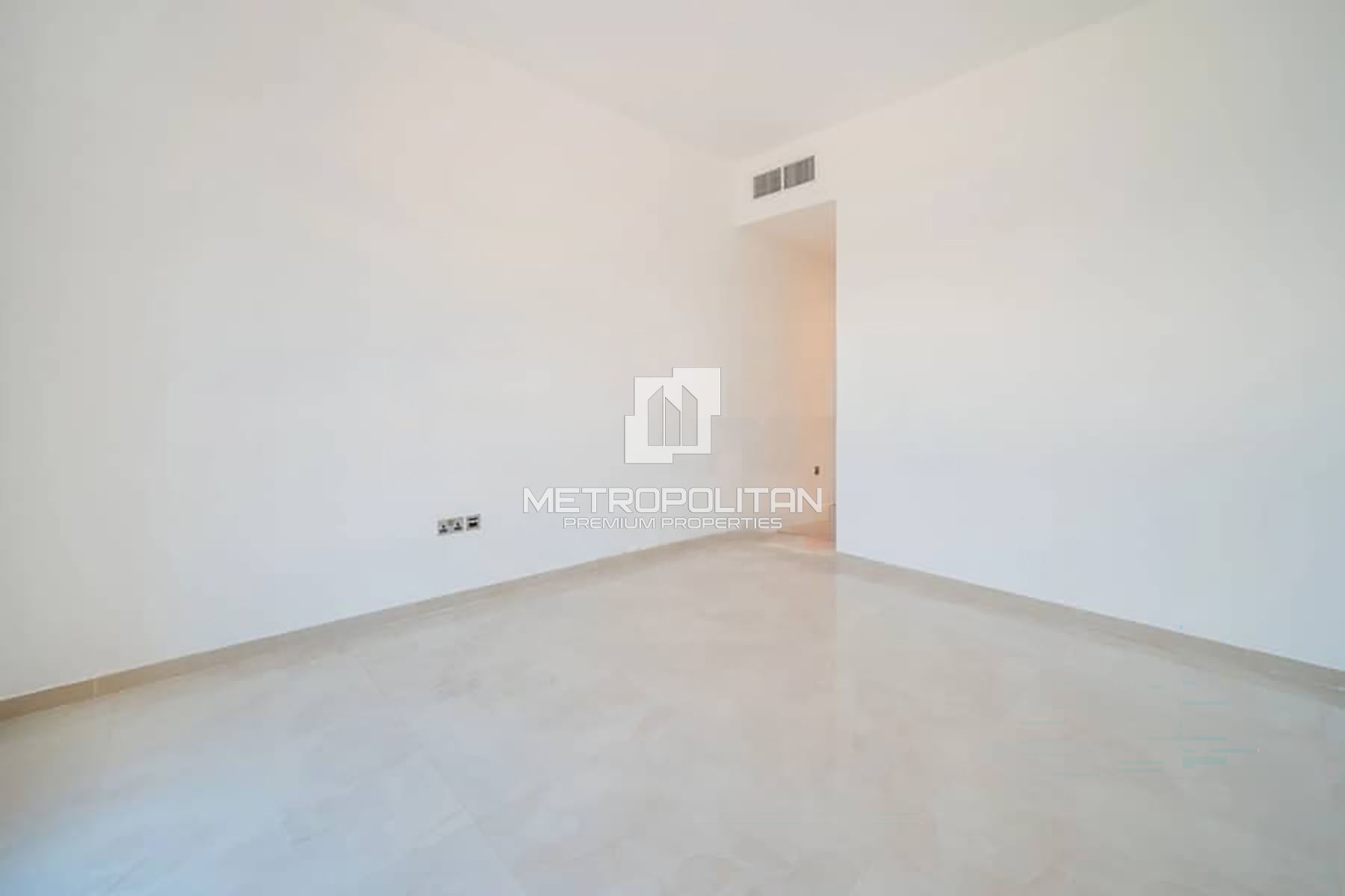 Luxury | Sea View | Vacant | Private Beach Access