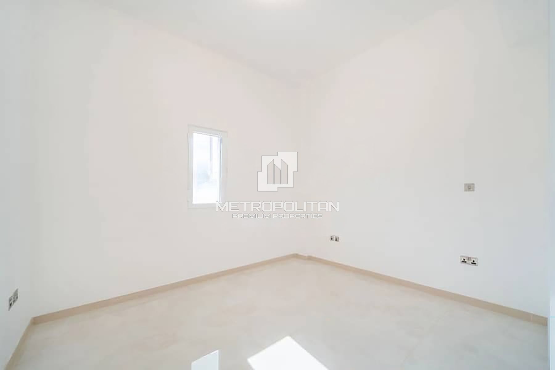 Luxury | Sea View | Vacant | Private Beach Access