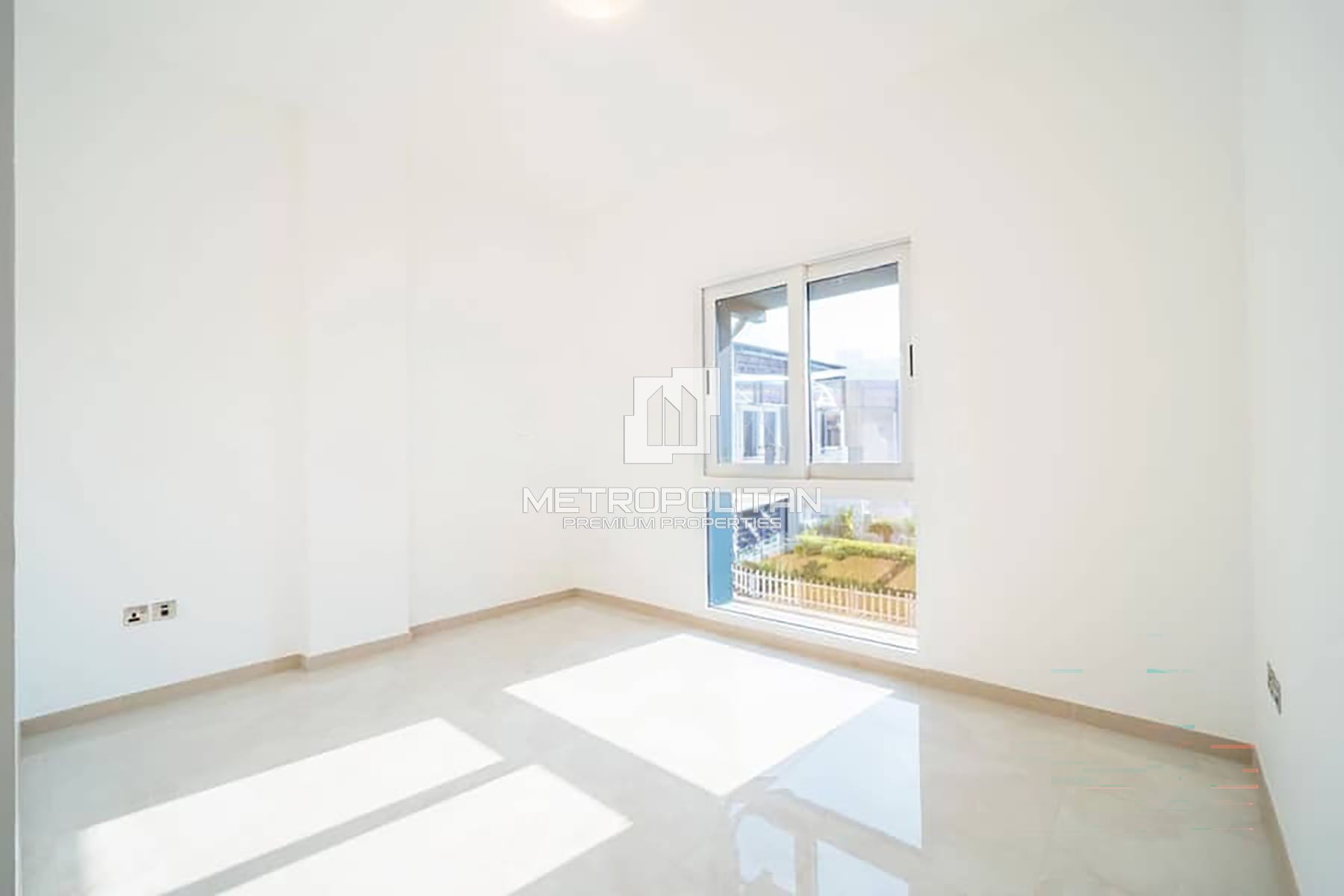 Luxury | Sea View | Vacant | Private Beach Access