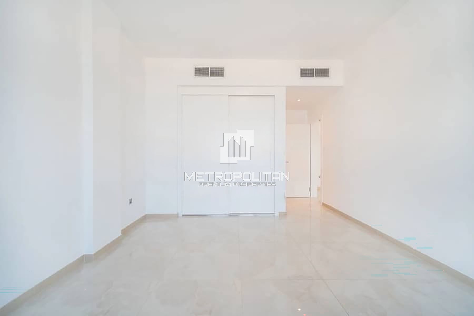 Luxury | Sea View | Vacant | Private Beach Access