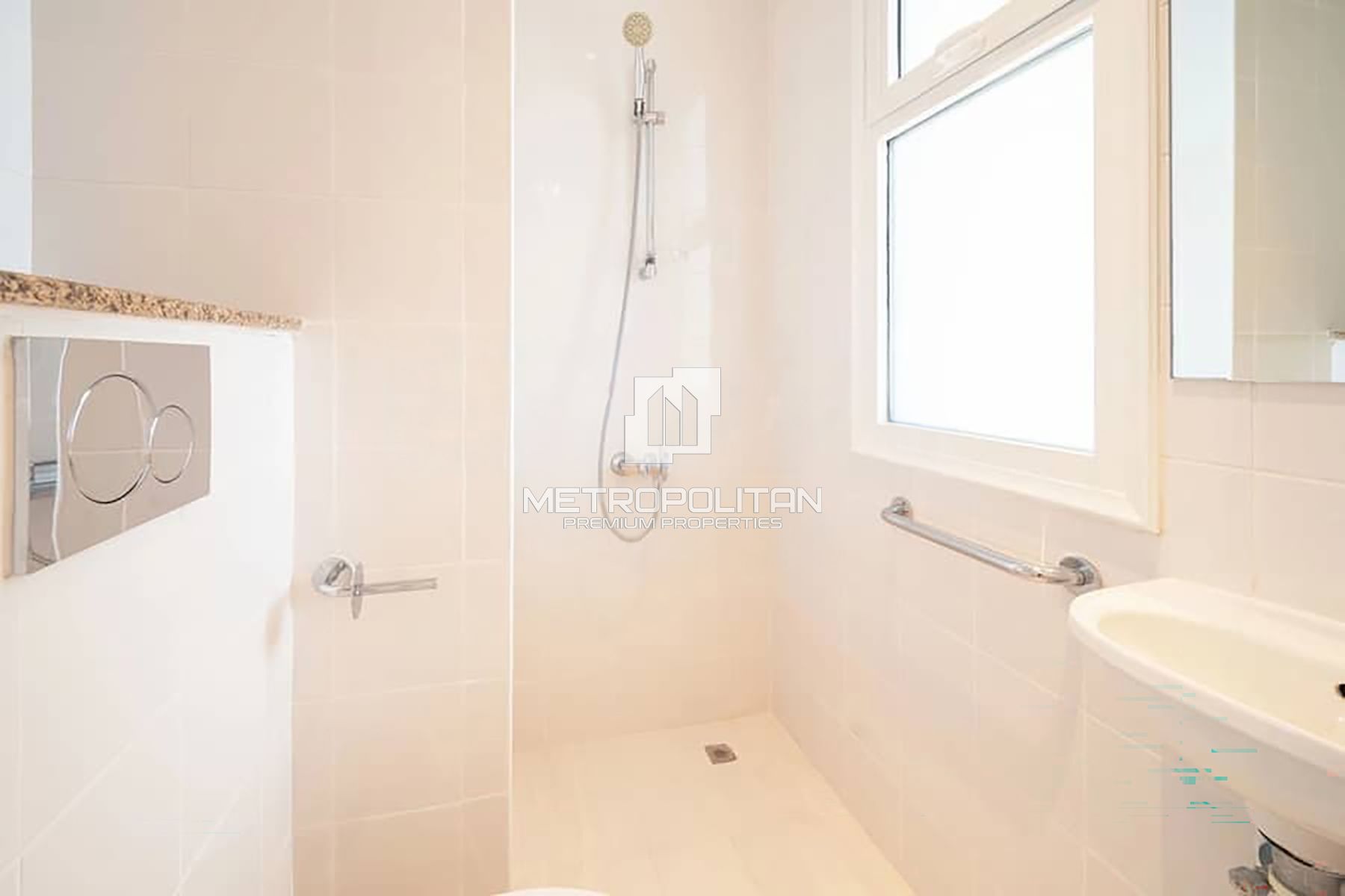 Luxury | Sea View | Vacant | Private Beach Access