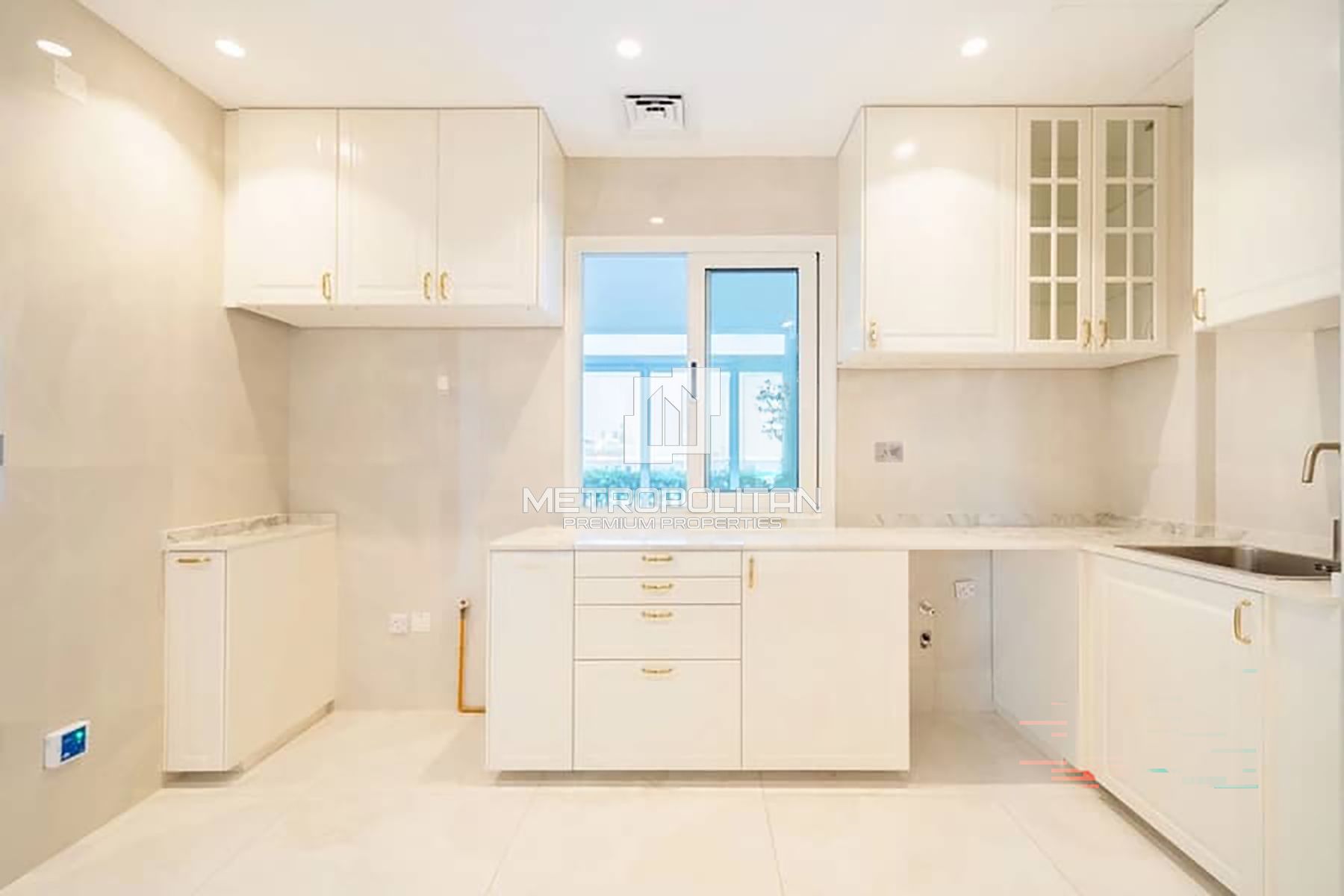 Luxury | Sea View | Vacant | Private Beach Access