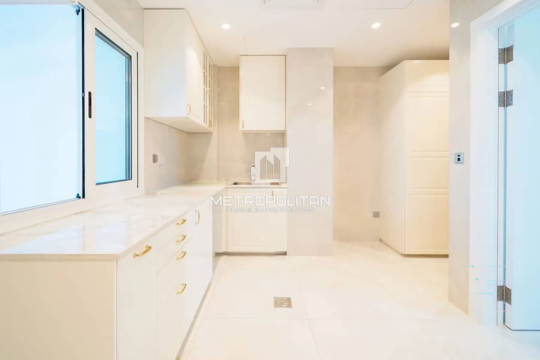 Luxury | Sea View | Vacant | Private Beach Access