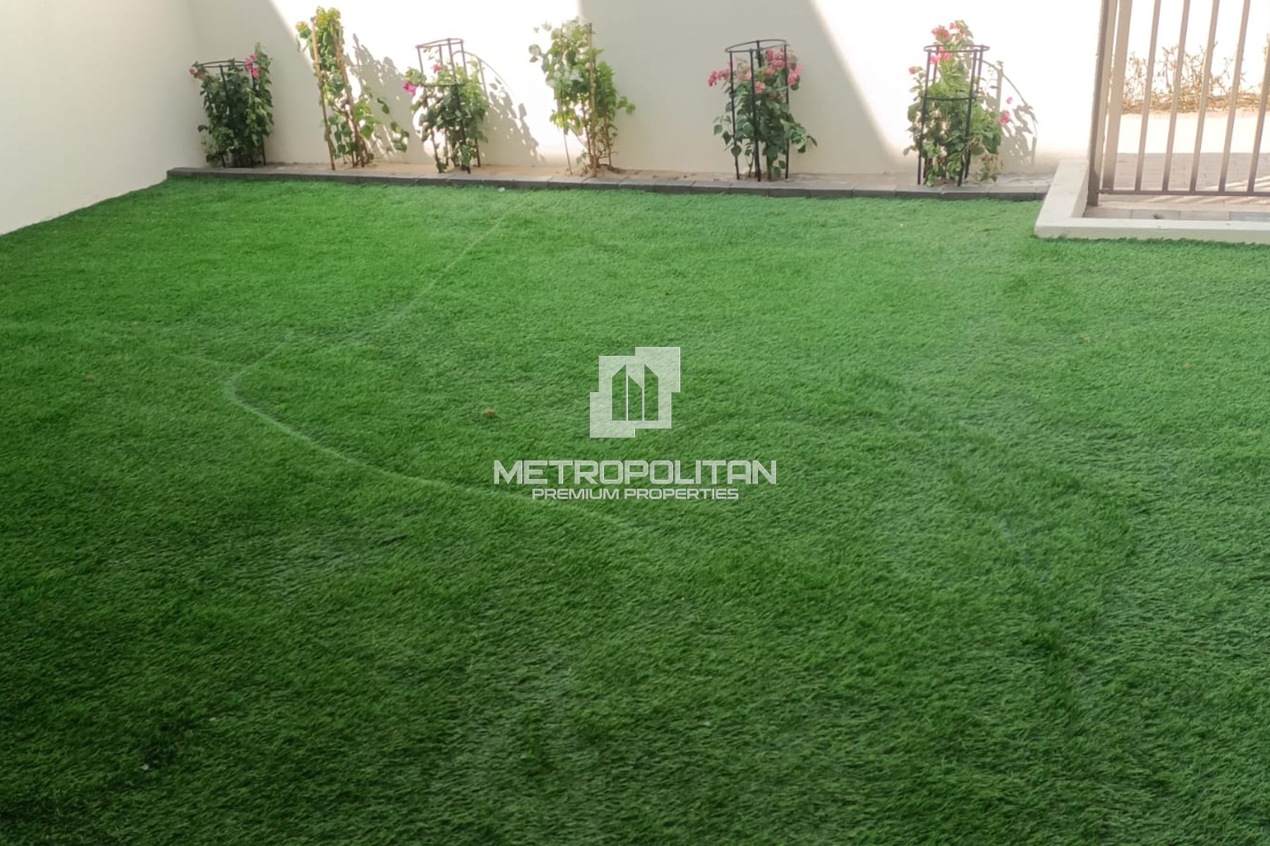 Single Row | Pool View | Spacious | Good Lacation