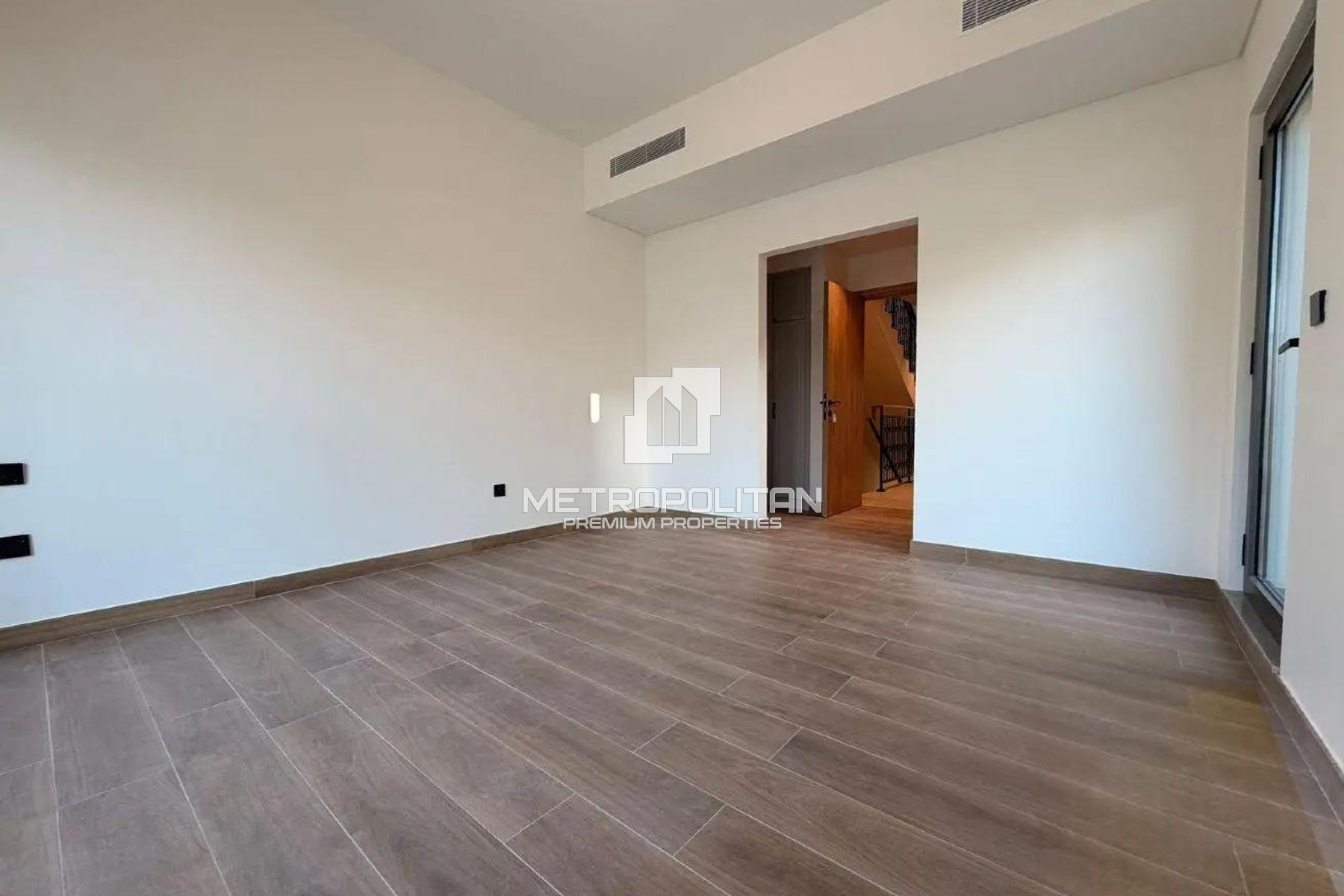 VASTU | Ready to Move | Spacious Plot | Brand New
