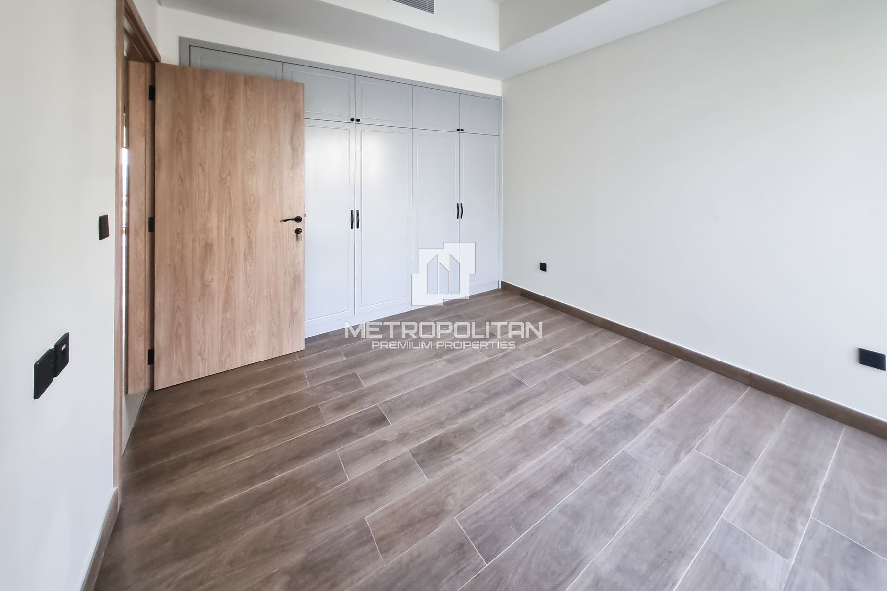 VASTU | Ready to Move | Spacious Plot | Brand New
