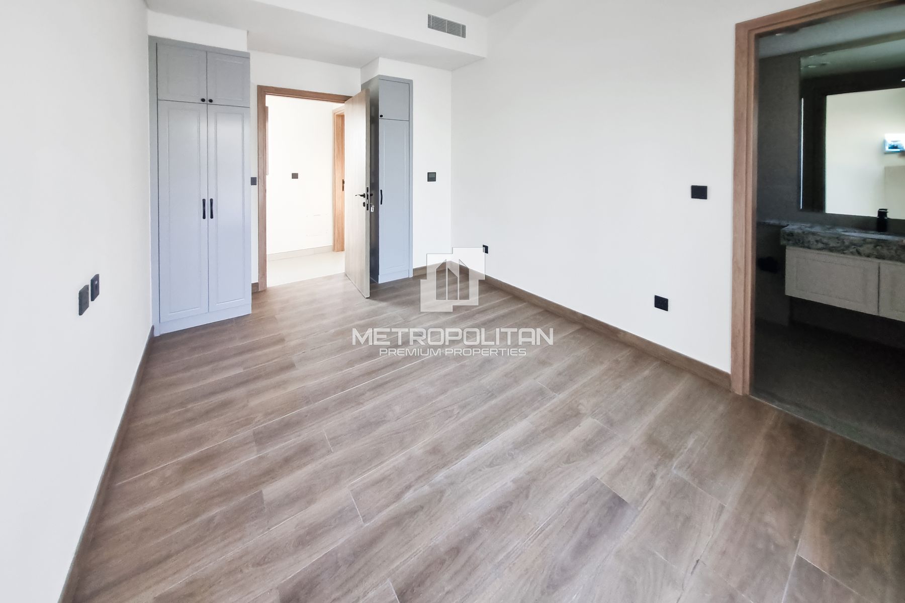 VASTU | Ready to Move | Spacious Plot | Brand New